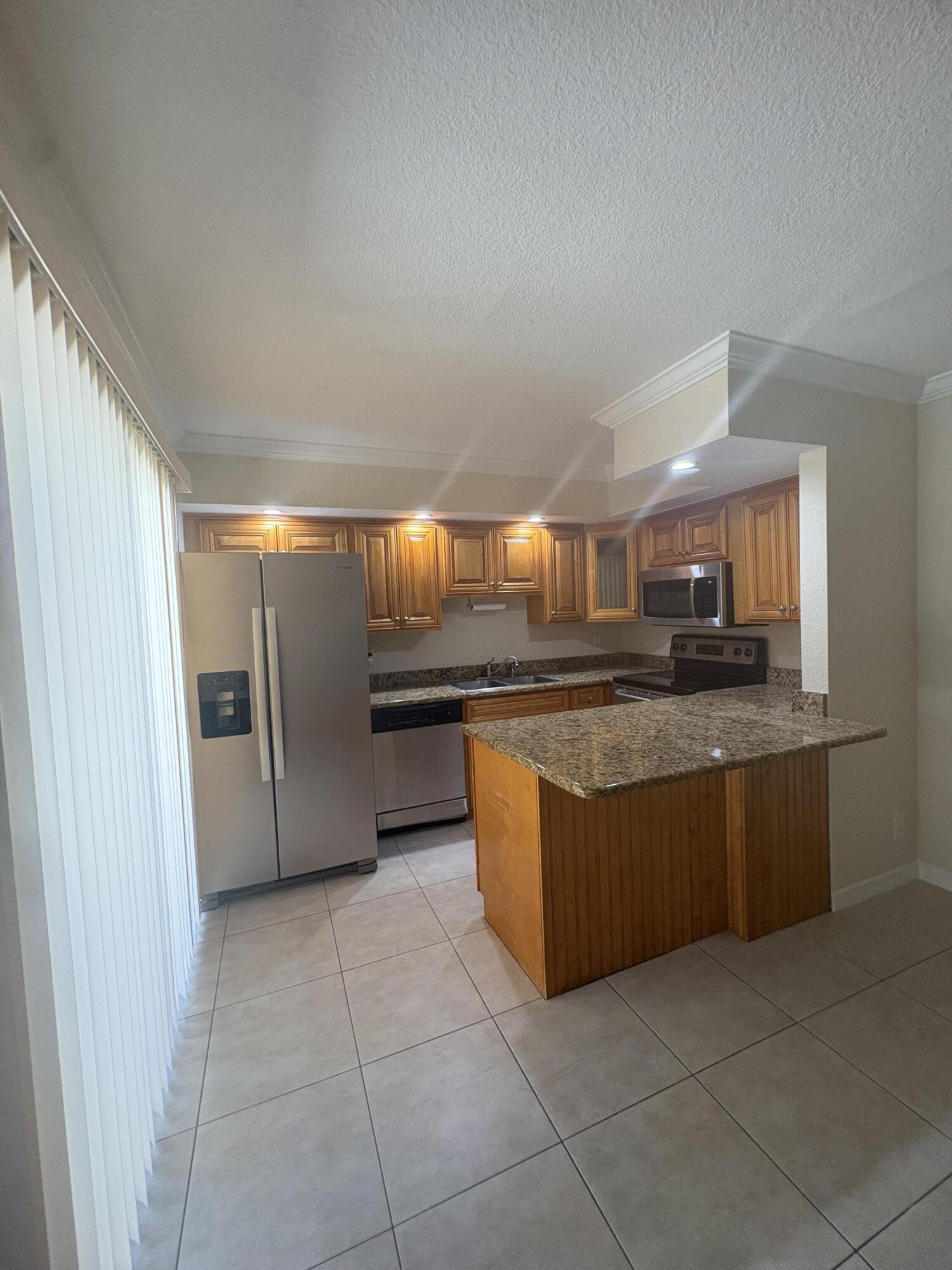 Lakewood of Palm Springs - Residential