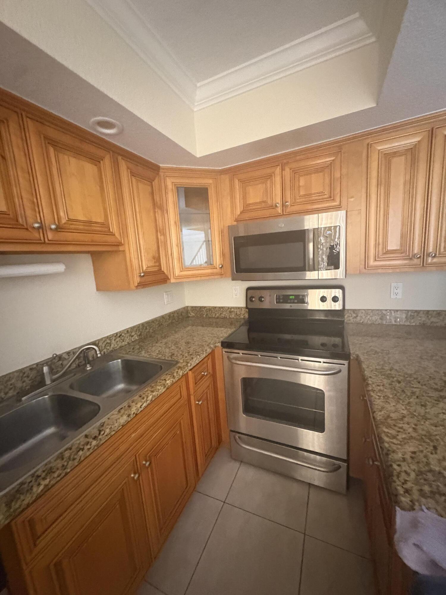 Lakewood of Palm Springs - Residential