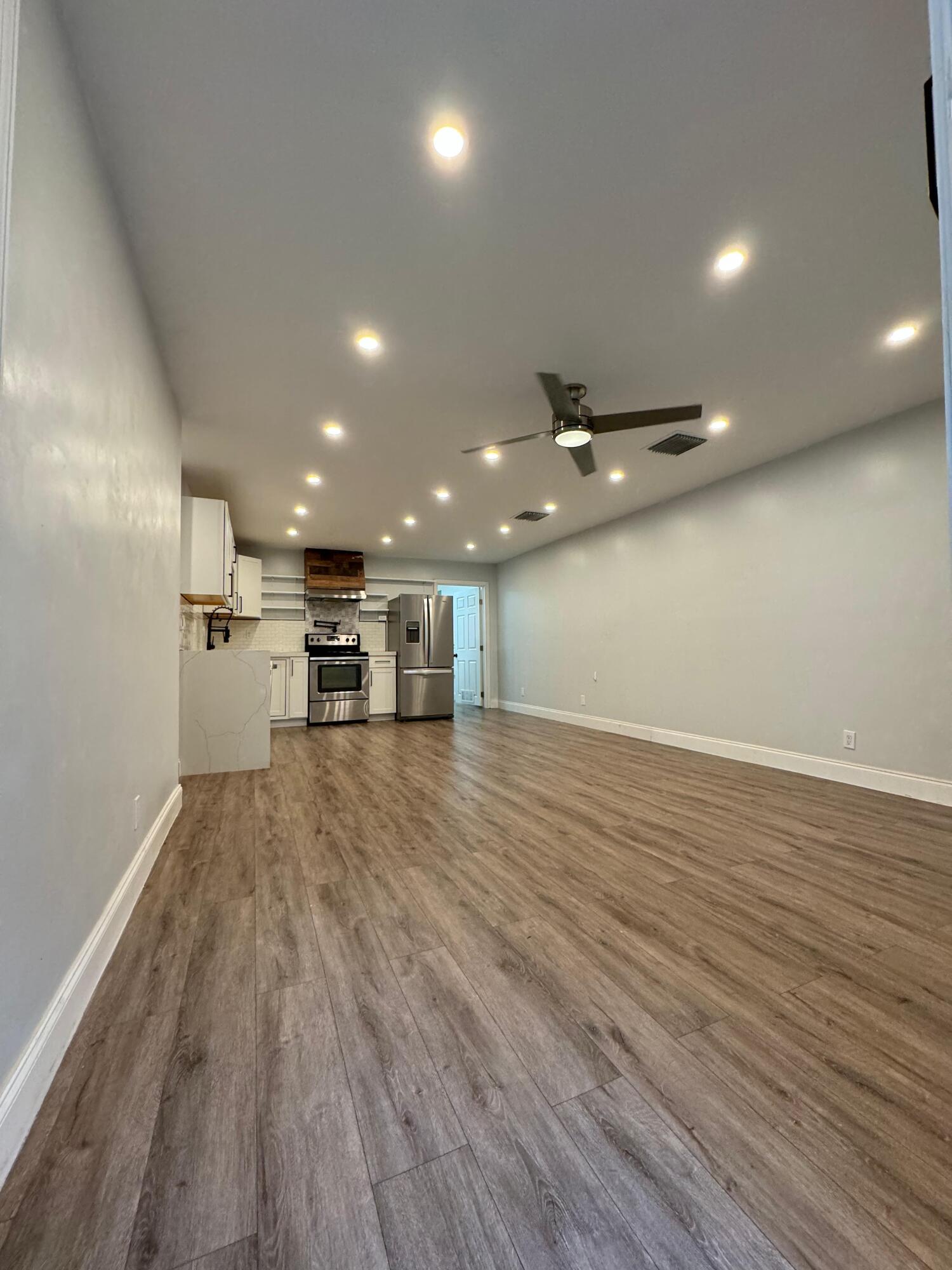 SUMMERTIME ISLES SECOND ADD - Residential Lease