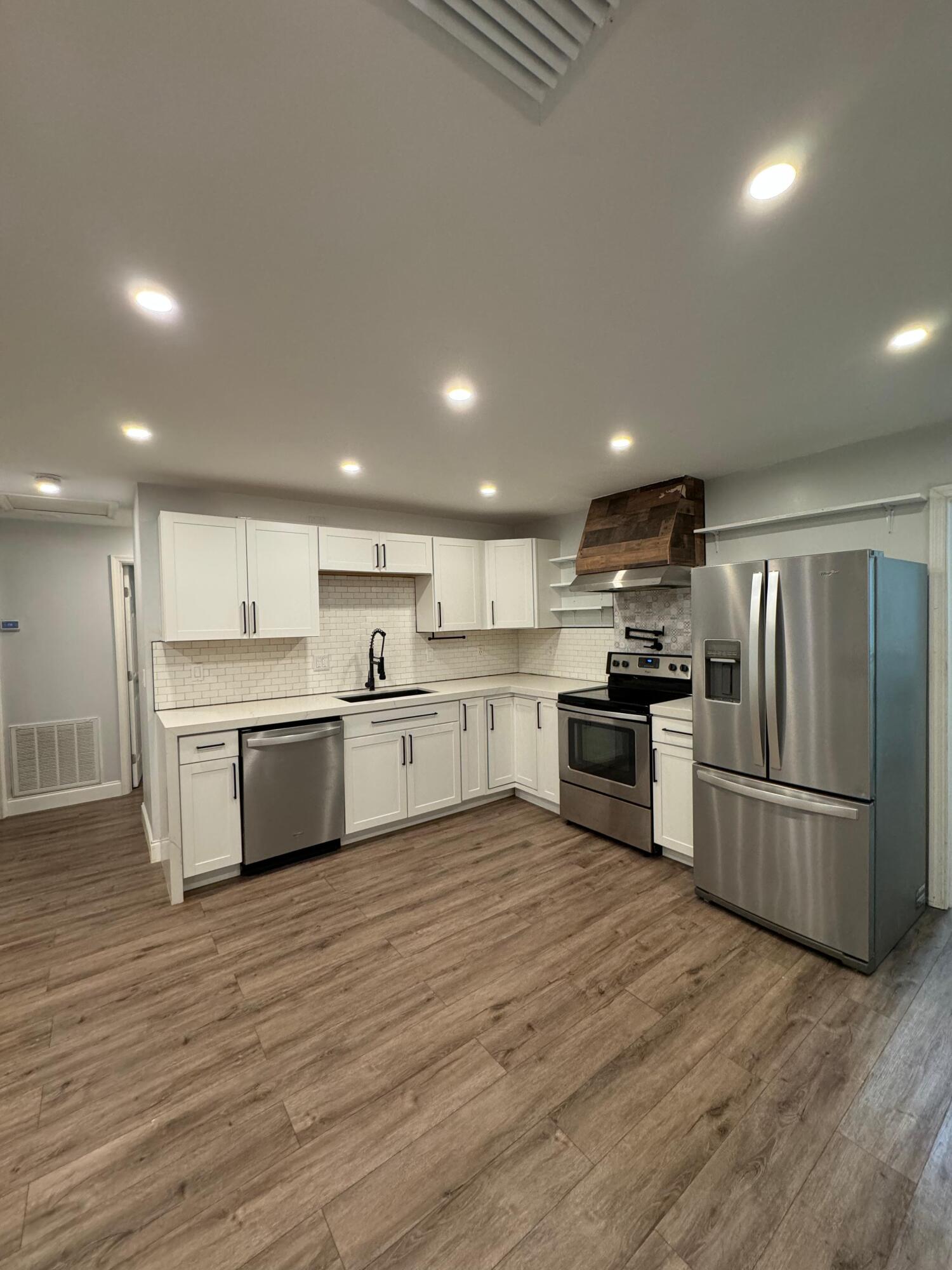 SUMMERTIME ISLES SECOND ADD - Residential Lease