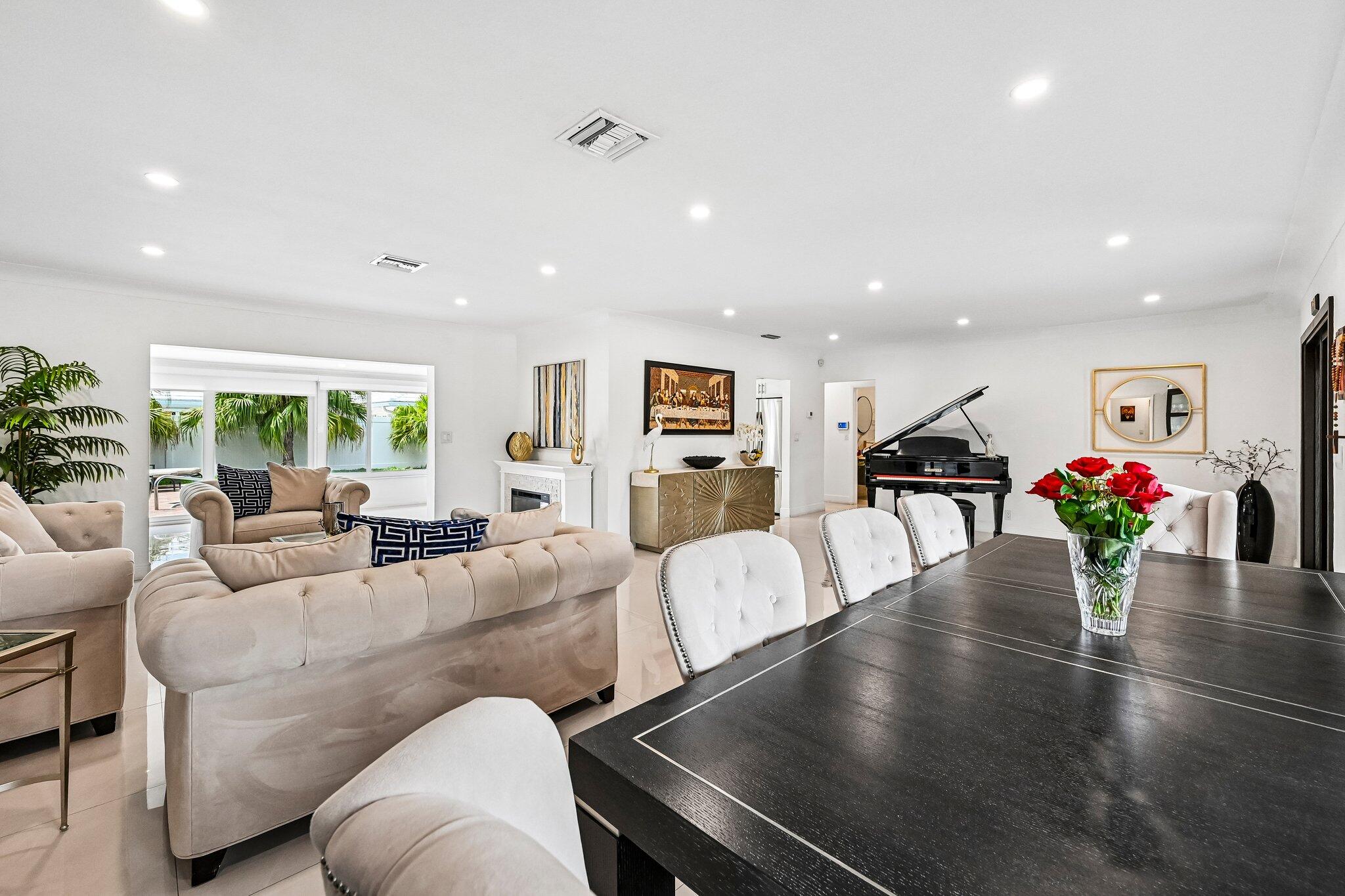 VENETIAN ISLES 2ND SEC - Residential