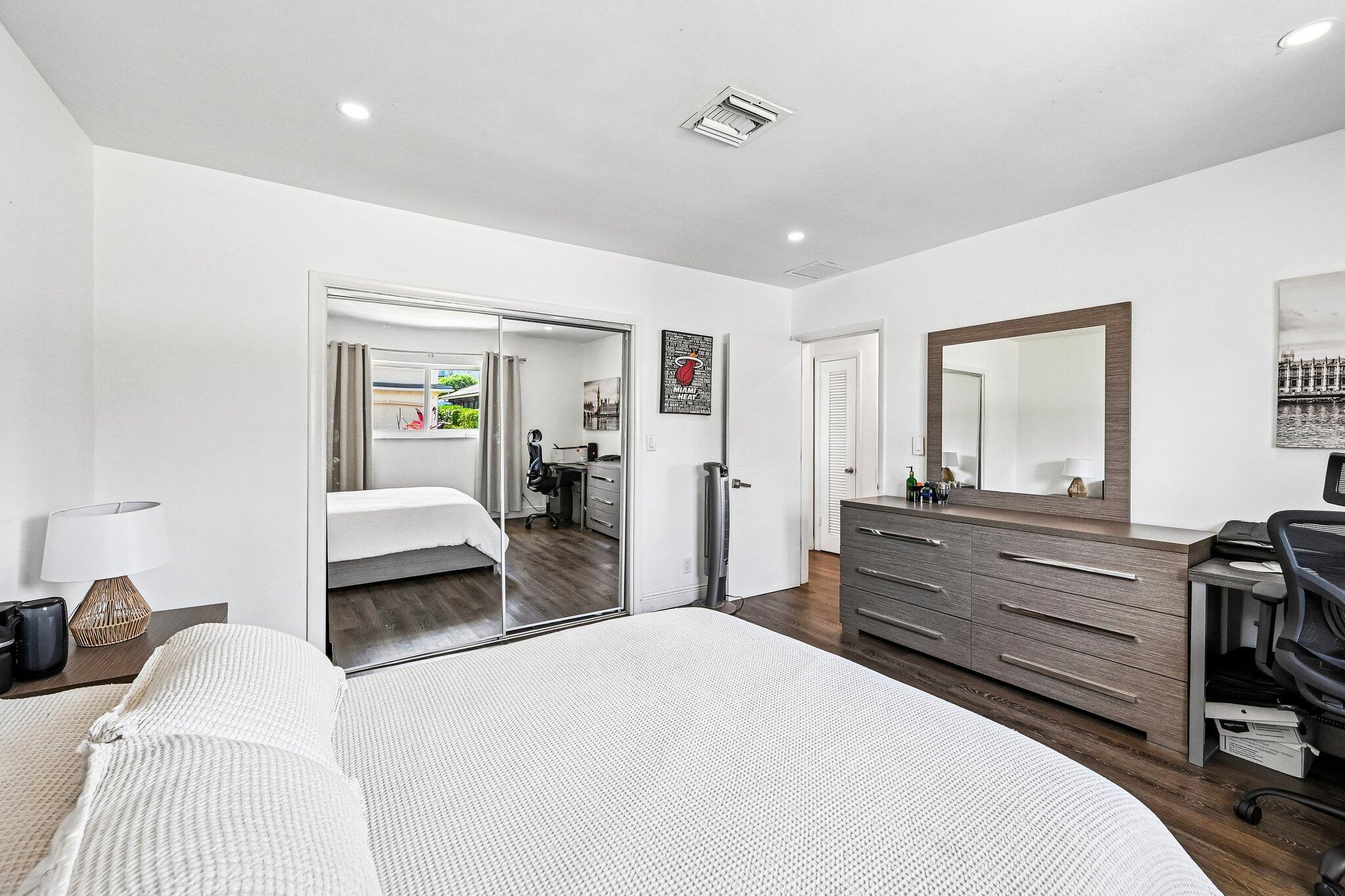 VENETIAN ISLES 2ND SEC - Residential