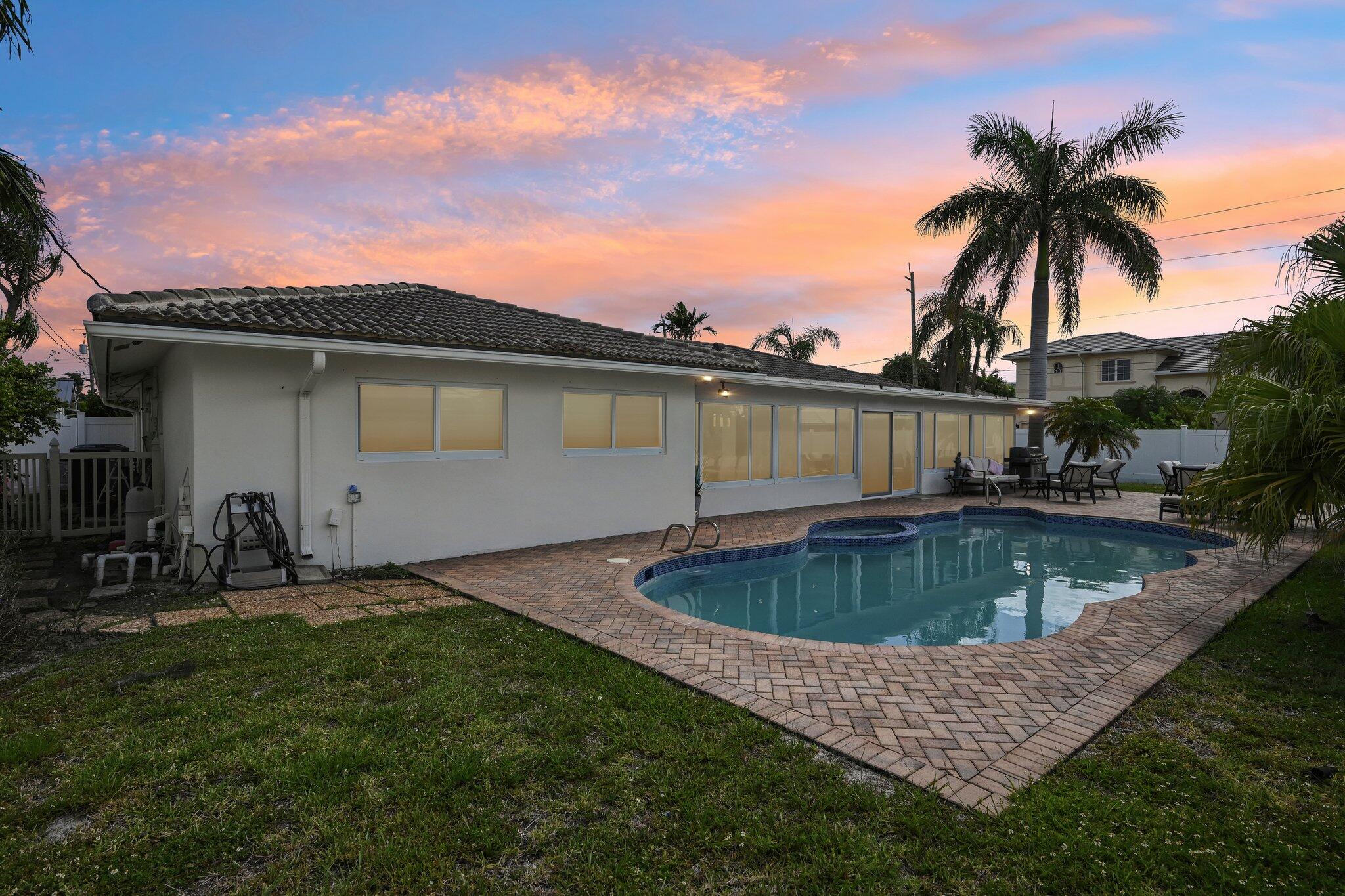 VENETIAN ISLES 2ND SEC - Residential