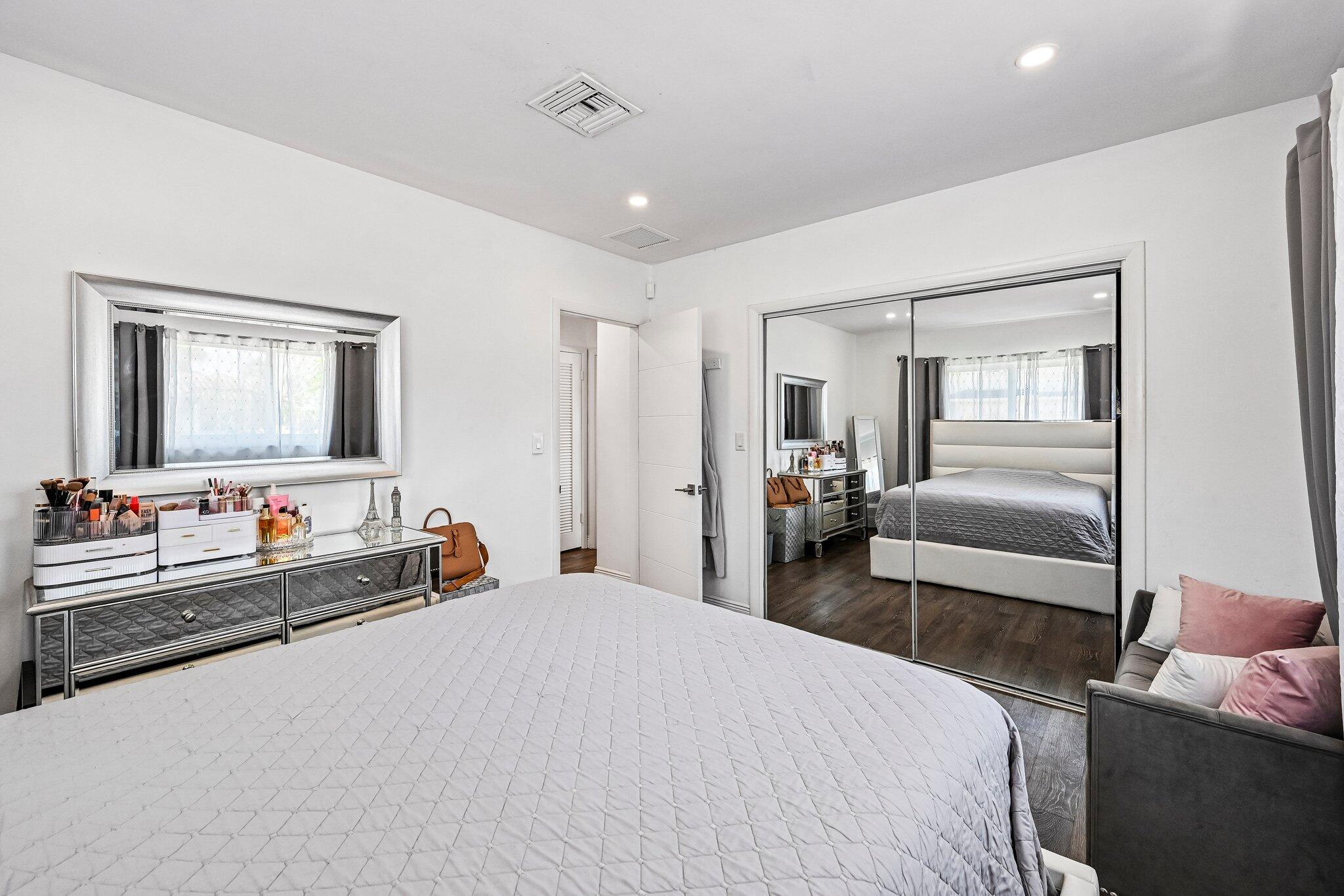 VENETIAN ISLES 2ND SEC - Residential