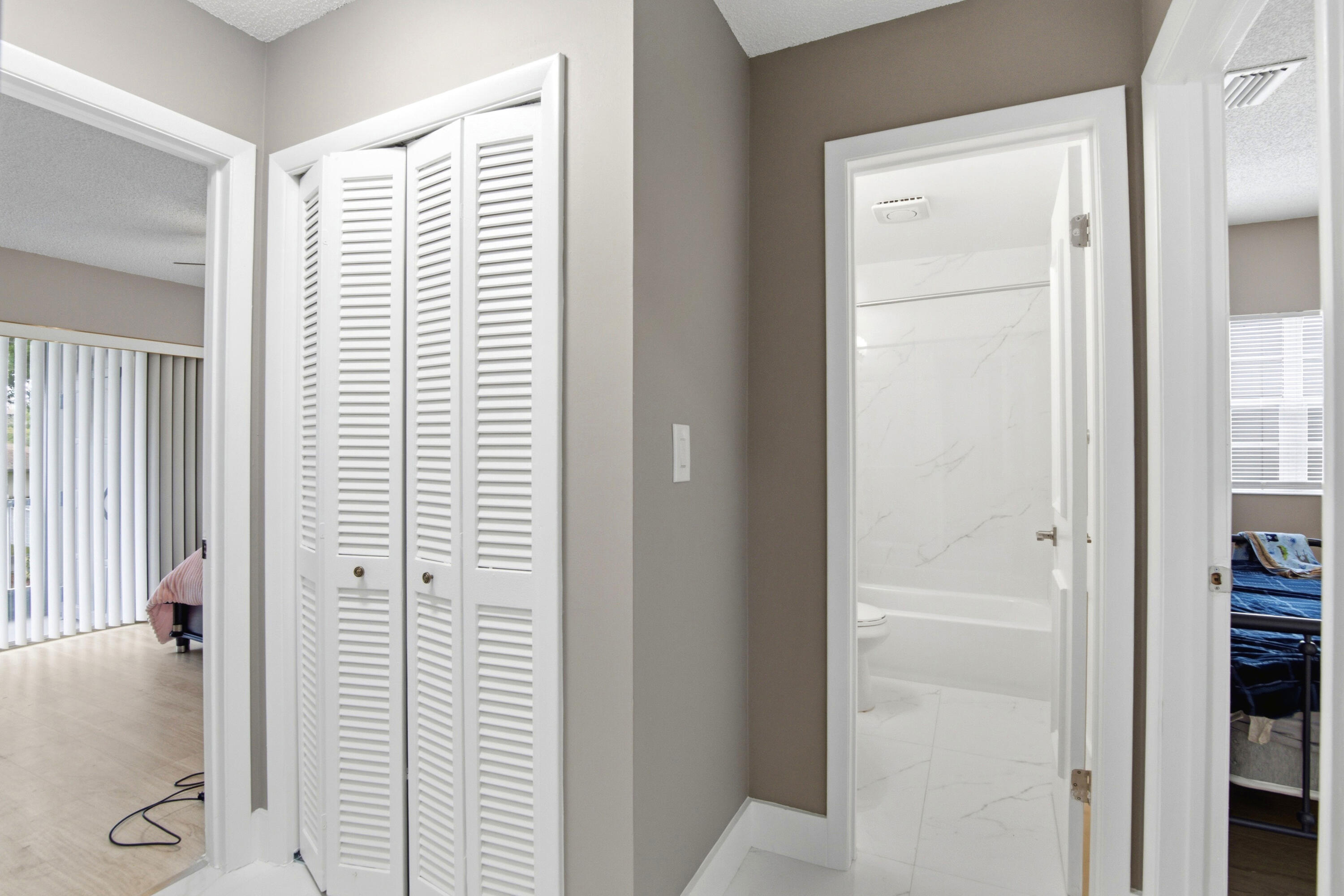 RAMBLEWOOD EAST CONDO - Residential