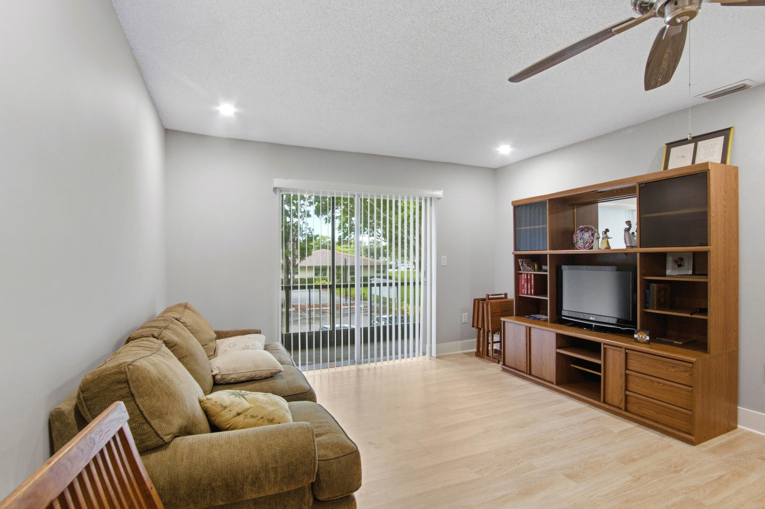 RAMBLEWOOD EAST CONDO - Residential
