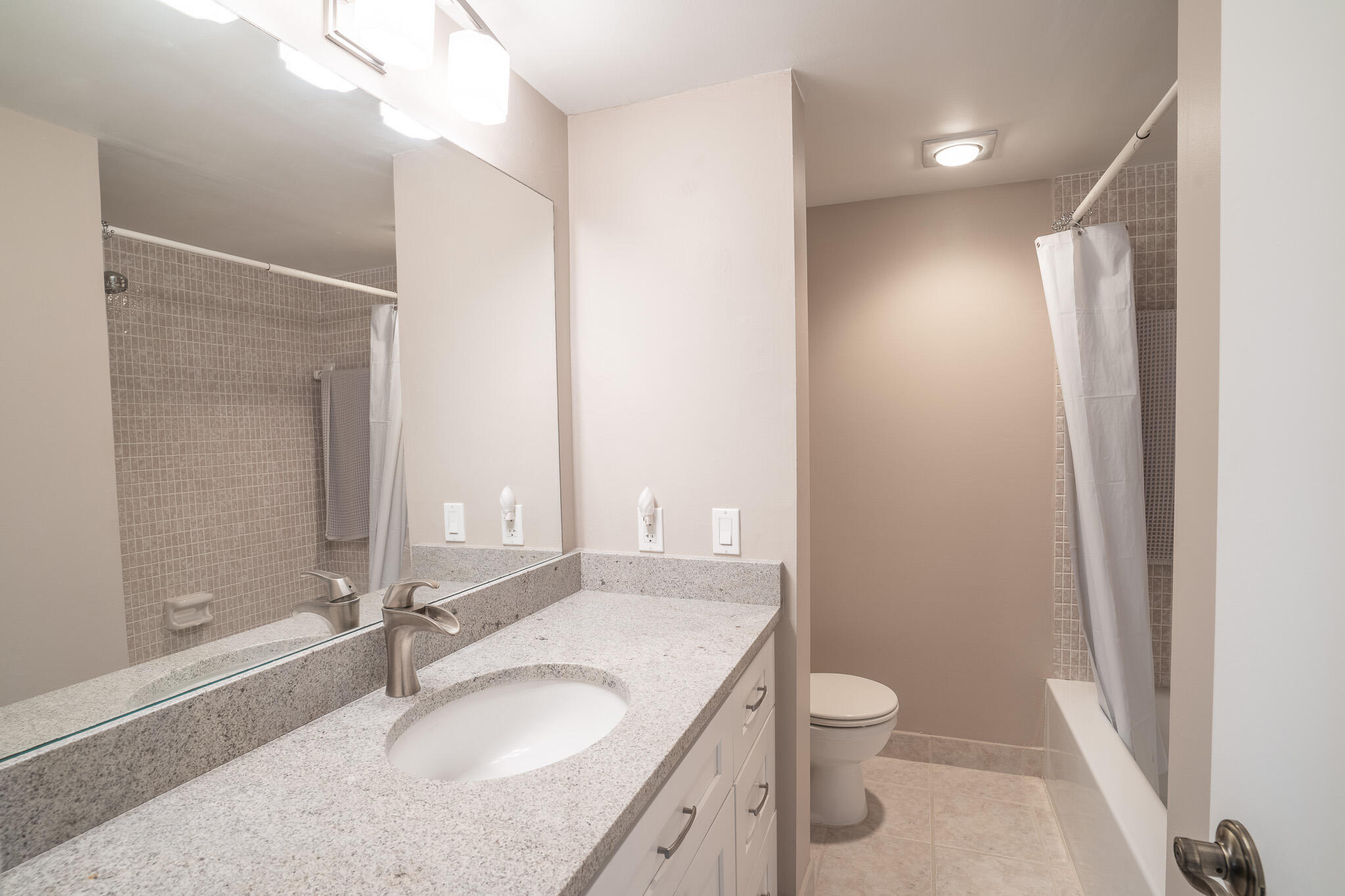 TIERRA DEL SOL CONDO - Residential Lease