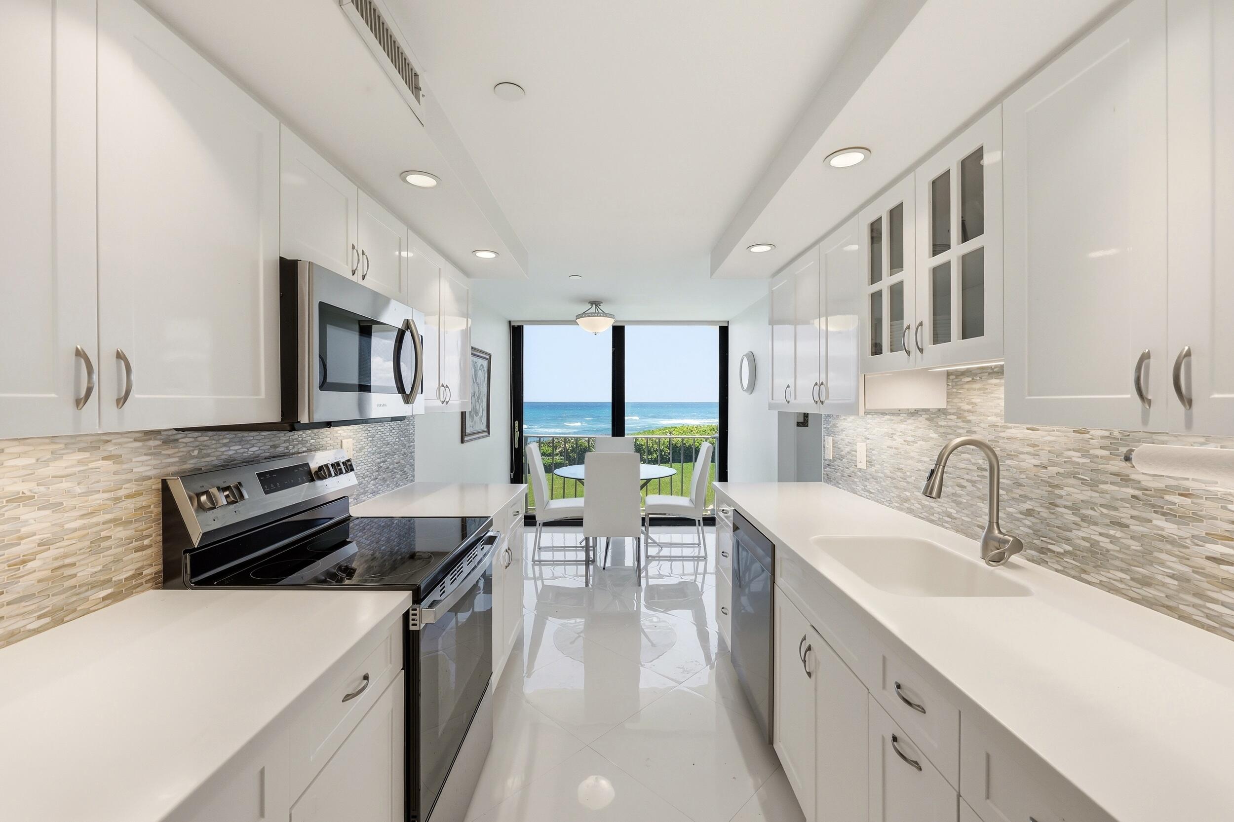 ATRIUMS OF PALM BEACH CONDO - Residential