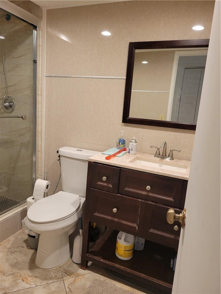 RO-MONT SOUTH CONDO A - Residential Lease