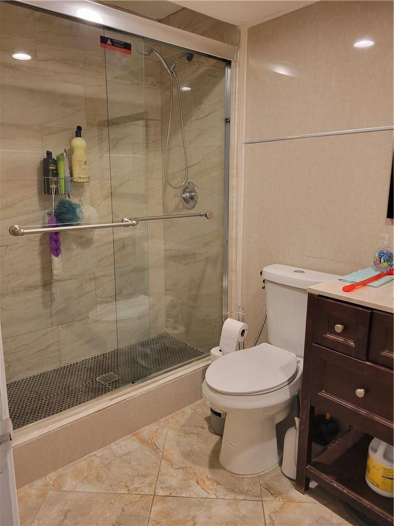 RO-MONT SOUTH CONDO A - Residential Lease