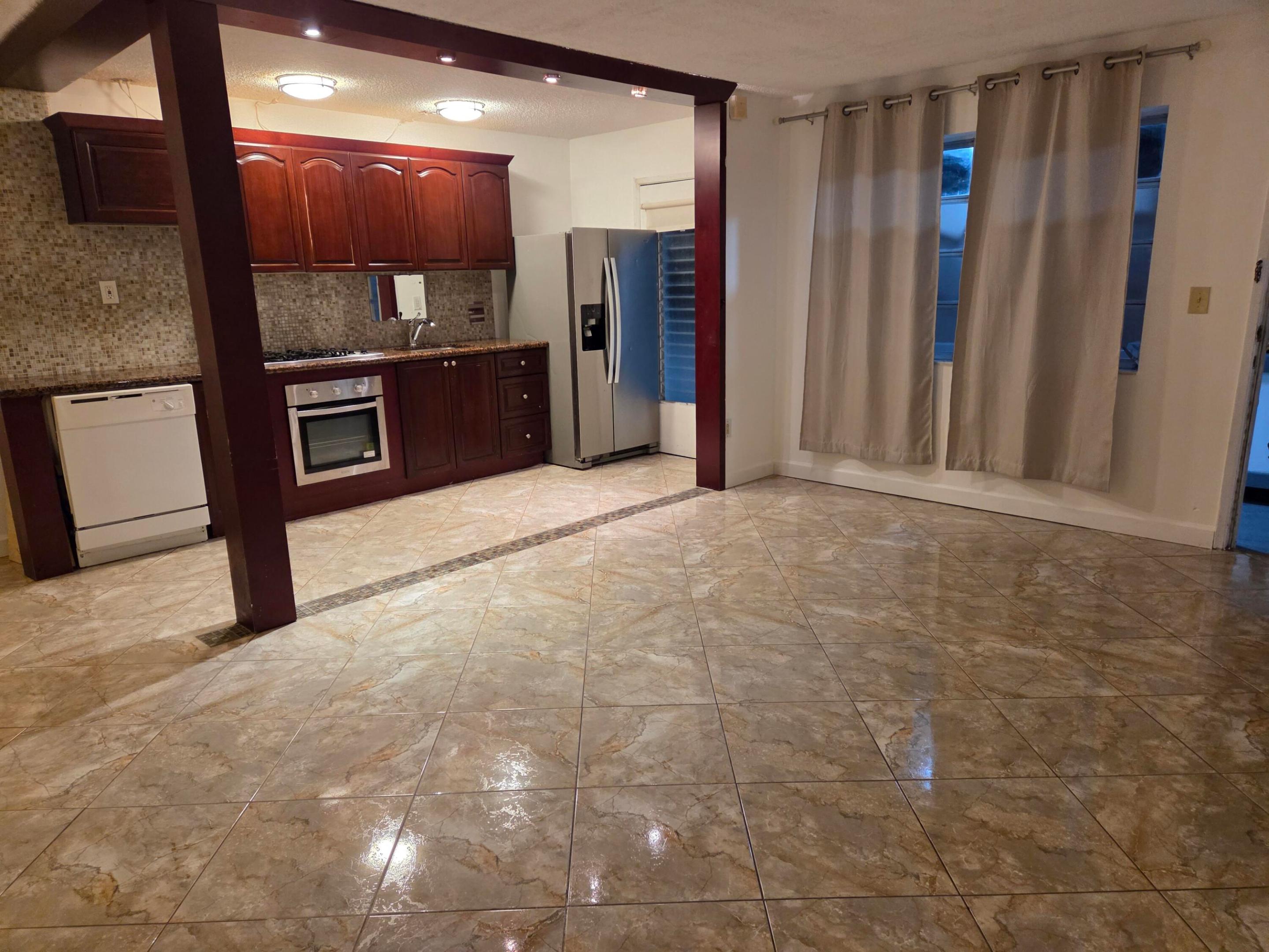 RO-MONT SOUTH CONDO A - Residential Lease