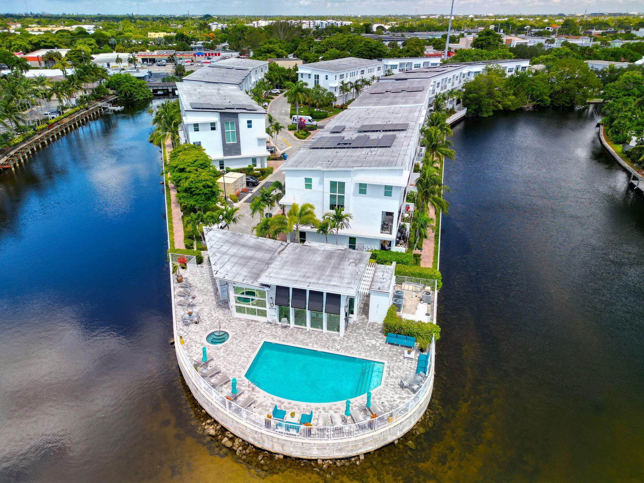 POINTE @ MIDDLE RIVER - Residential