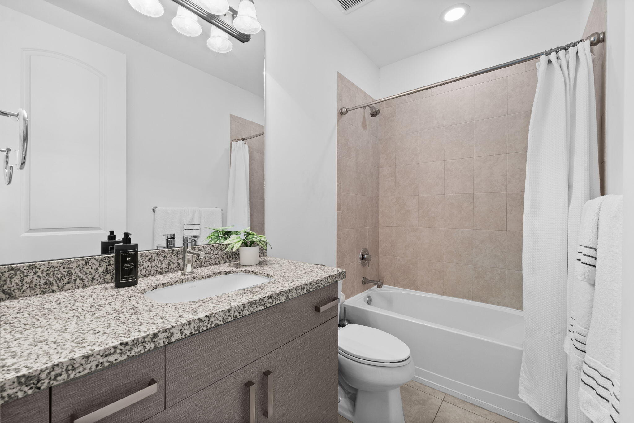 POINTE @ MIDDLE RIVER - Residential