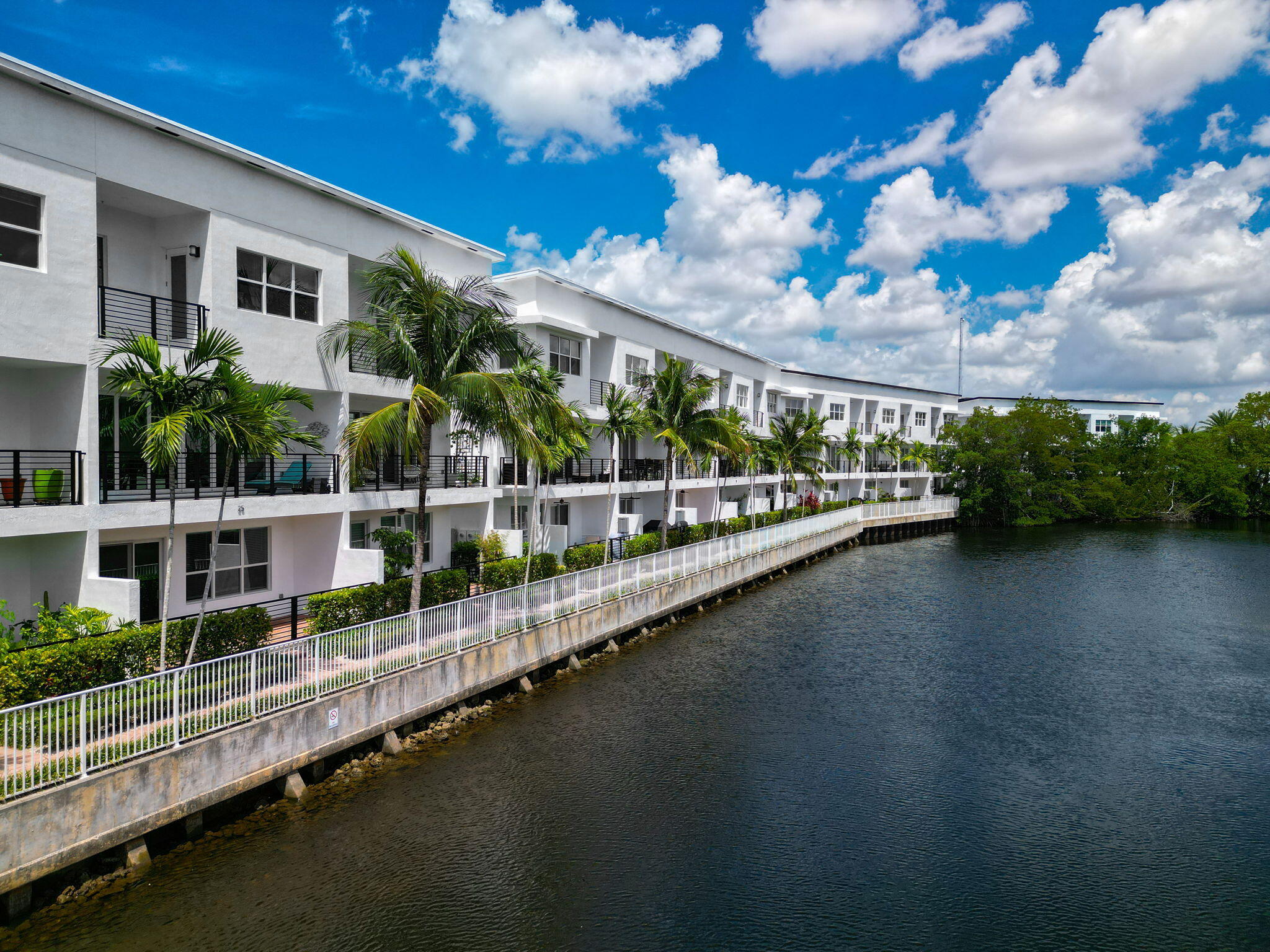 POINTE @ MIDDLE RIVER - Residential