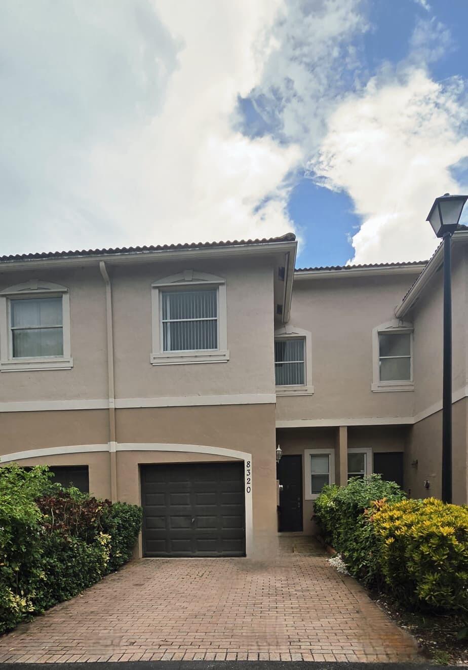 ROKEST APARTMENTS OF TAMARAC - Residential Lease