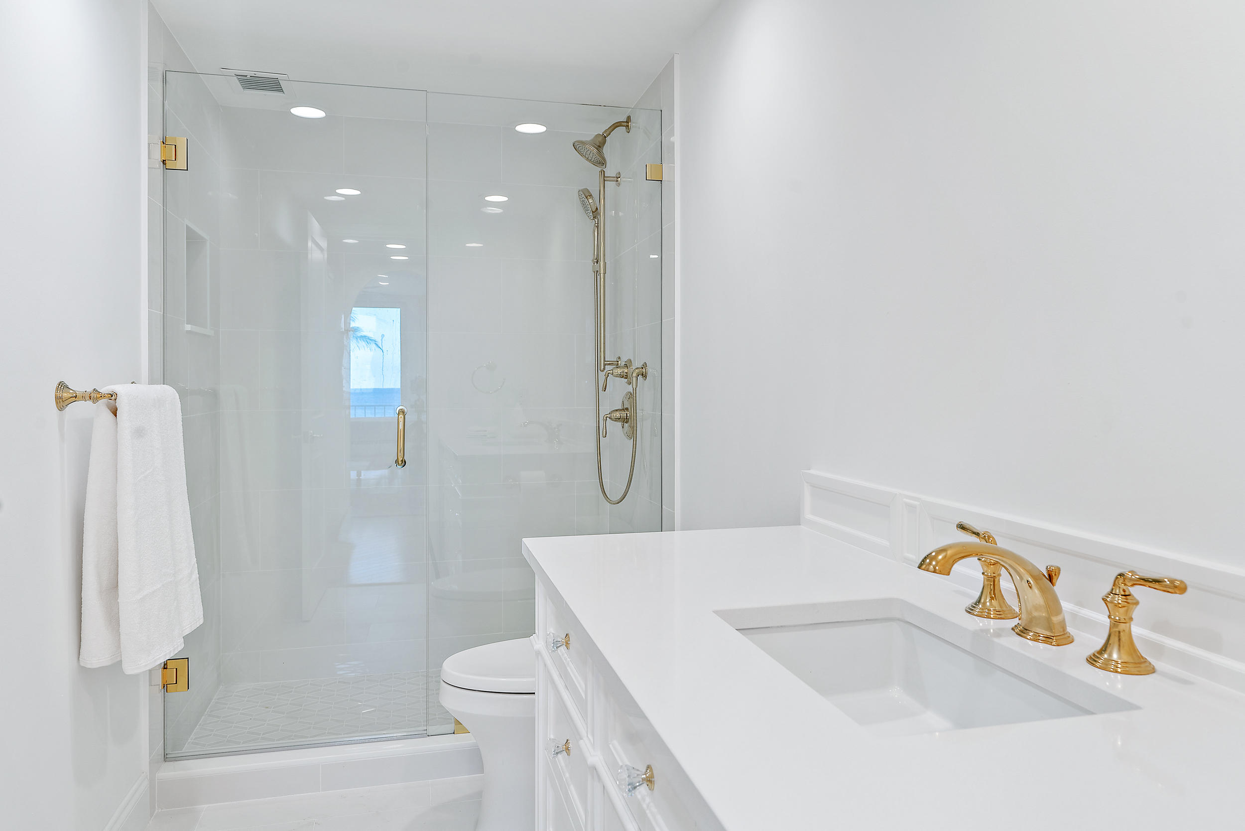 WINTHROP HOUSE CONDO - Residential