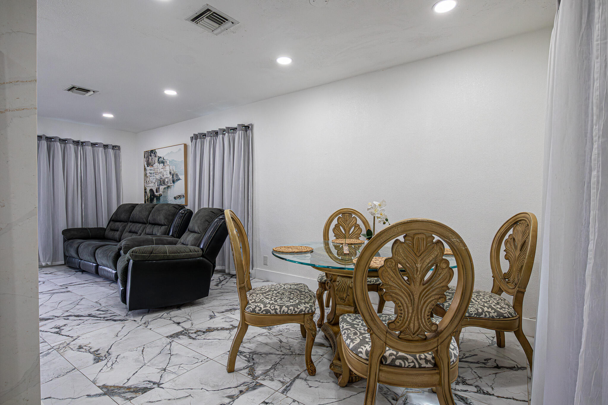 WHISPERING PALMS 4 - Residential