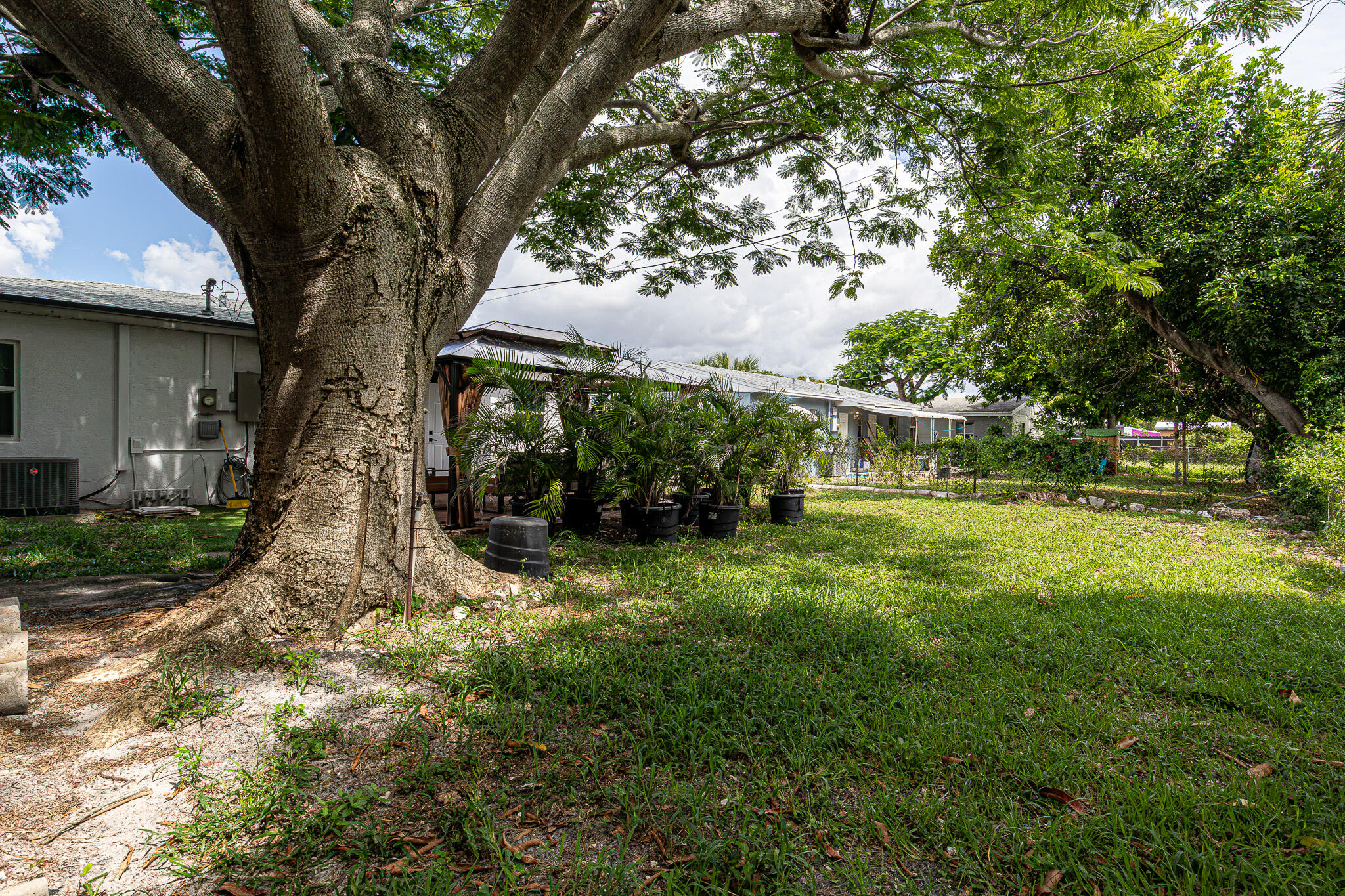 WHISPERING PALMS 4 - Residential