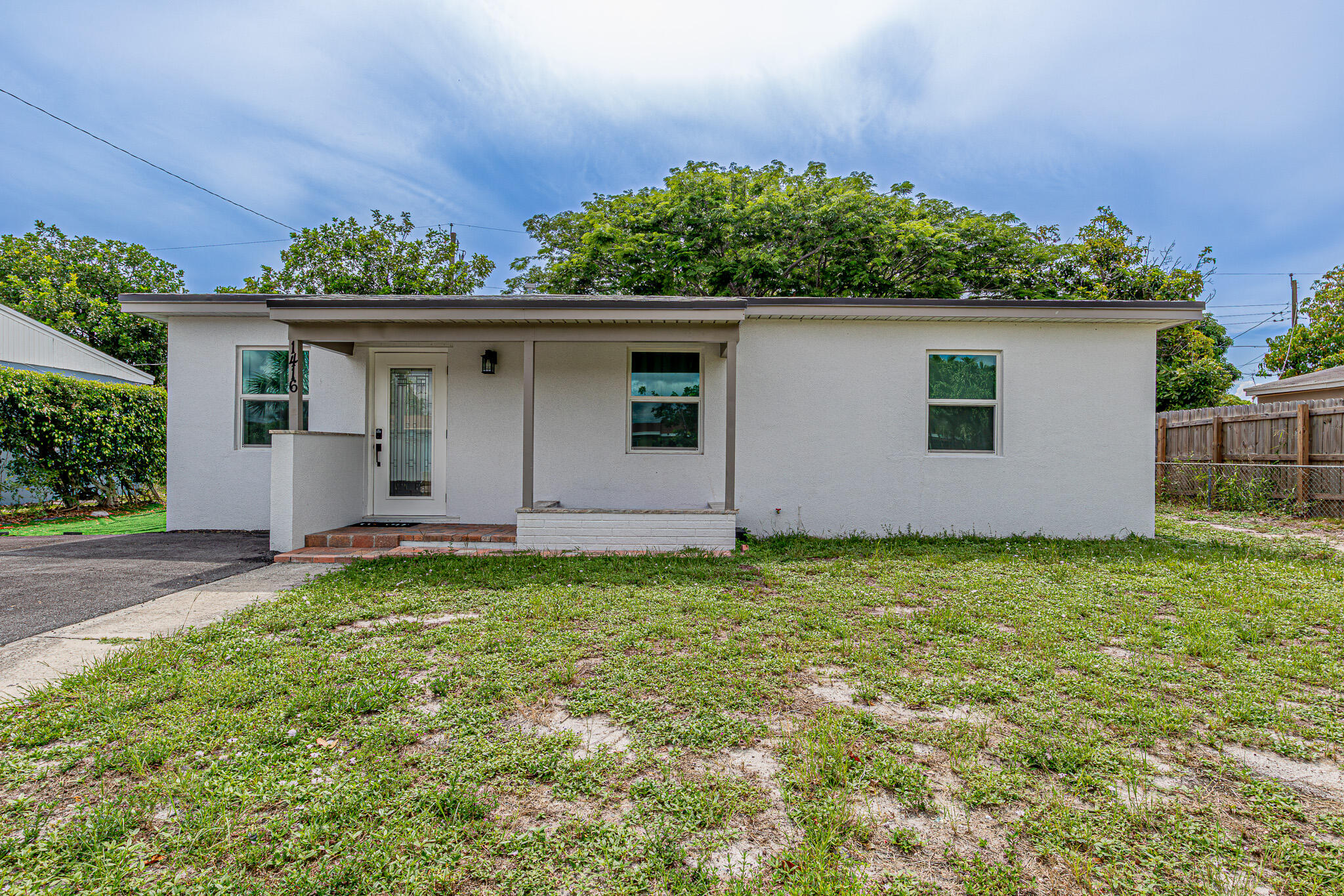 WHISPERING PALMS 4 - Residential