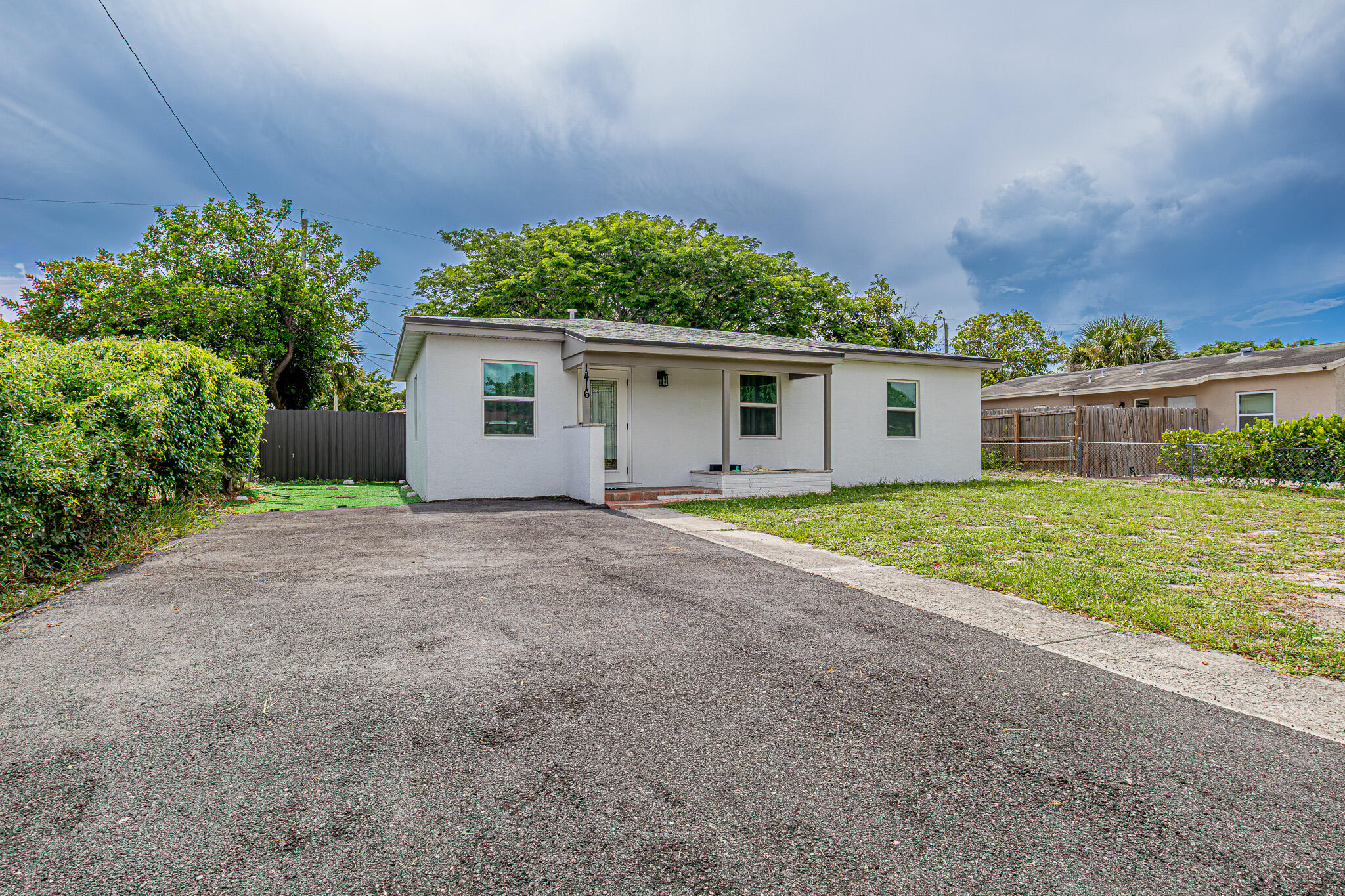 WHISPERING PALMS 4 - Residential