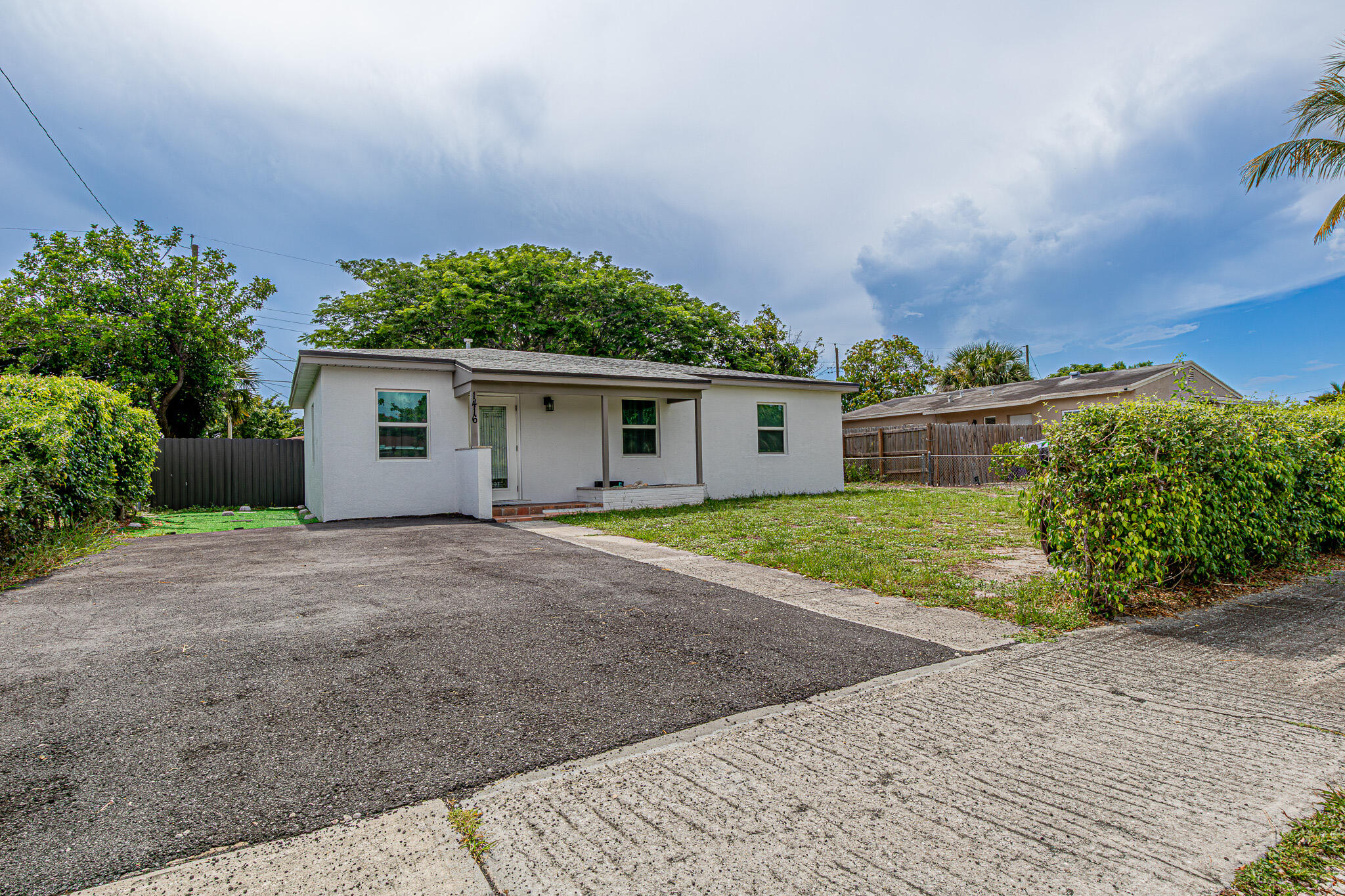 WHISPERING PALMS 4 - Residential