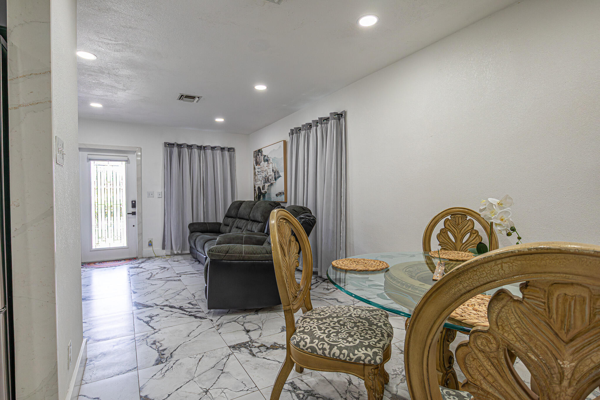 WHISPERING PALMS 4 - Residential