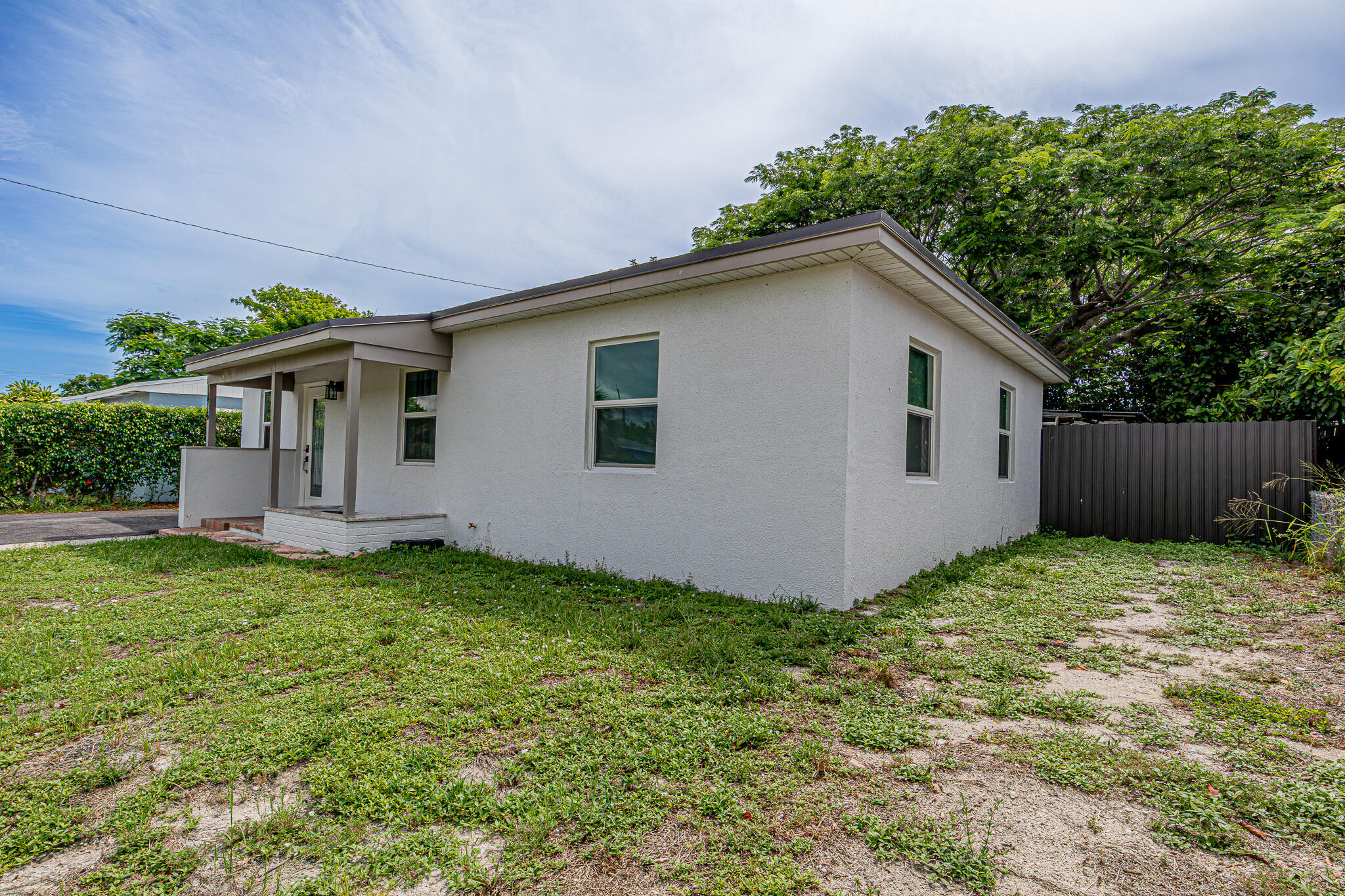 WHISPERING PALMS 4 - Residential