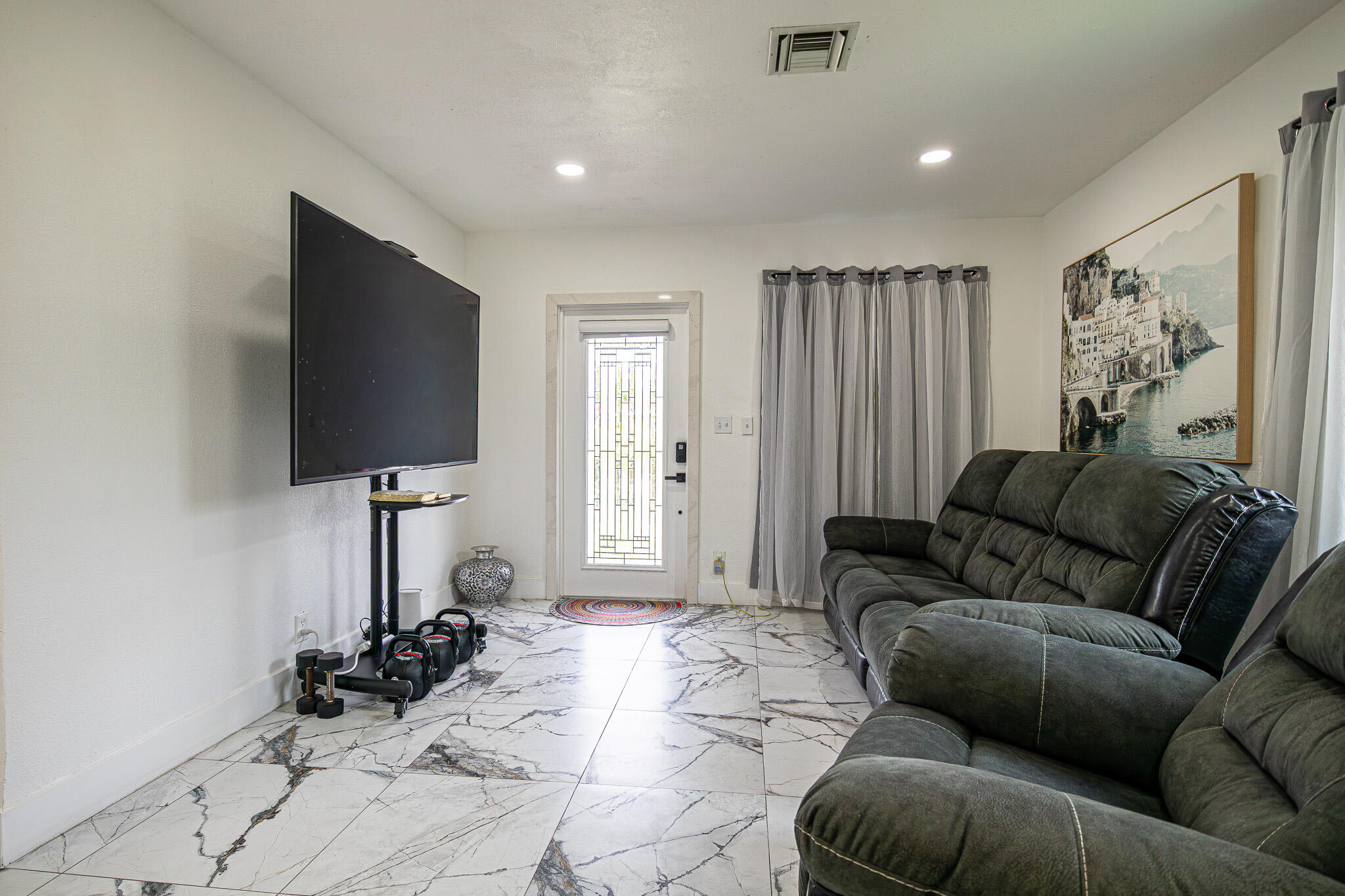 WHISPERING PALMS 4 - Residential