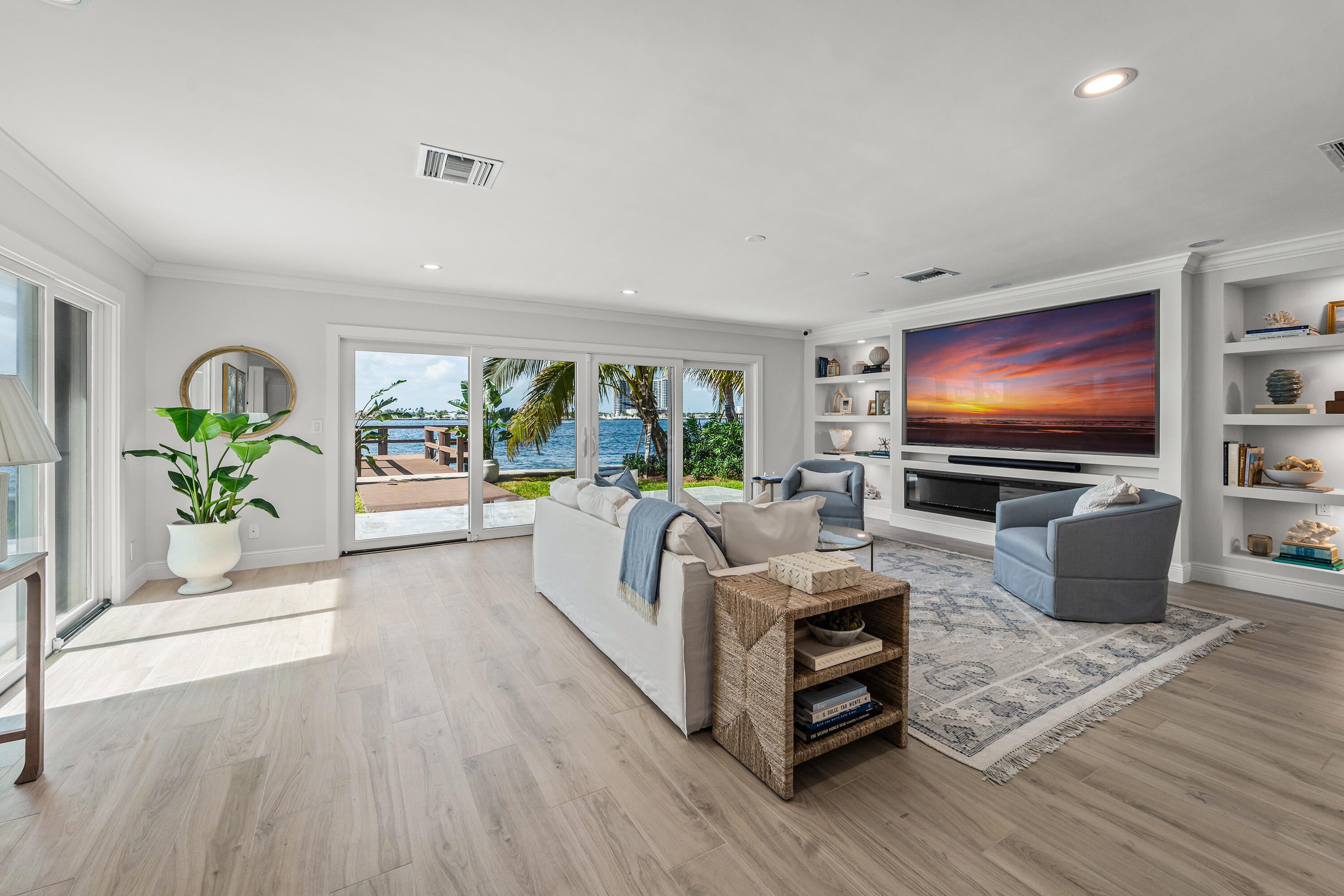 YACHT HARBOR MANOR - Residential