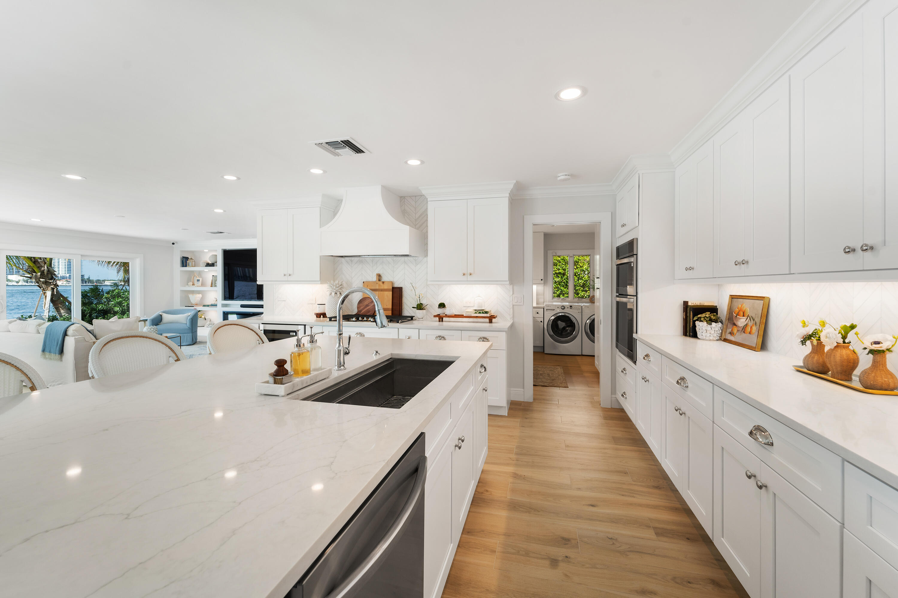 YACHT HARBOR MANOR - Residential