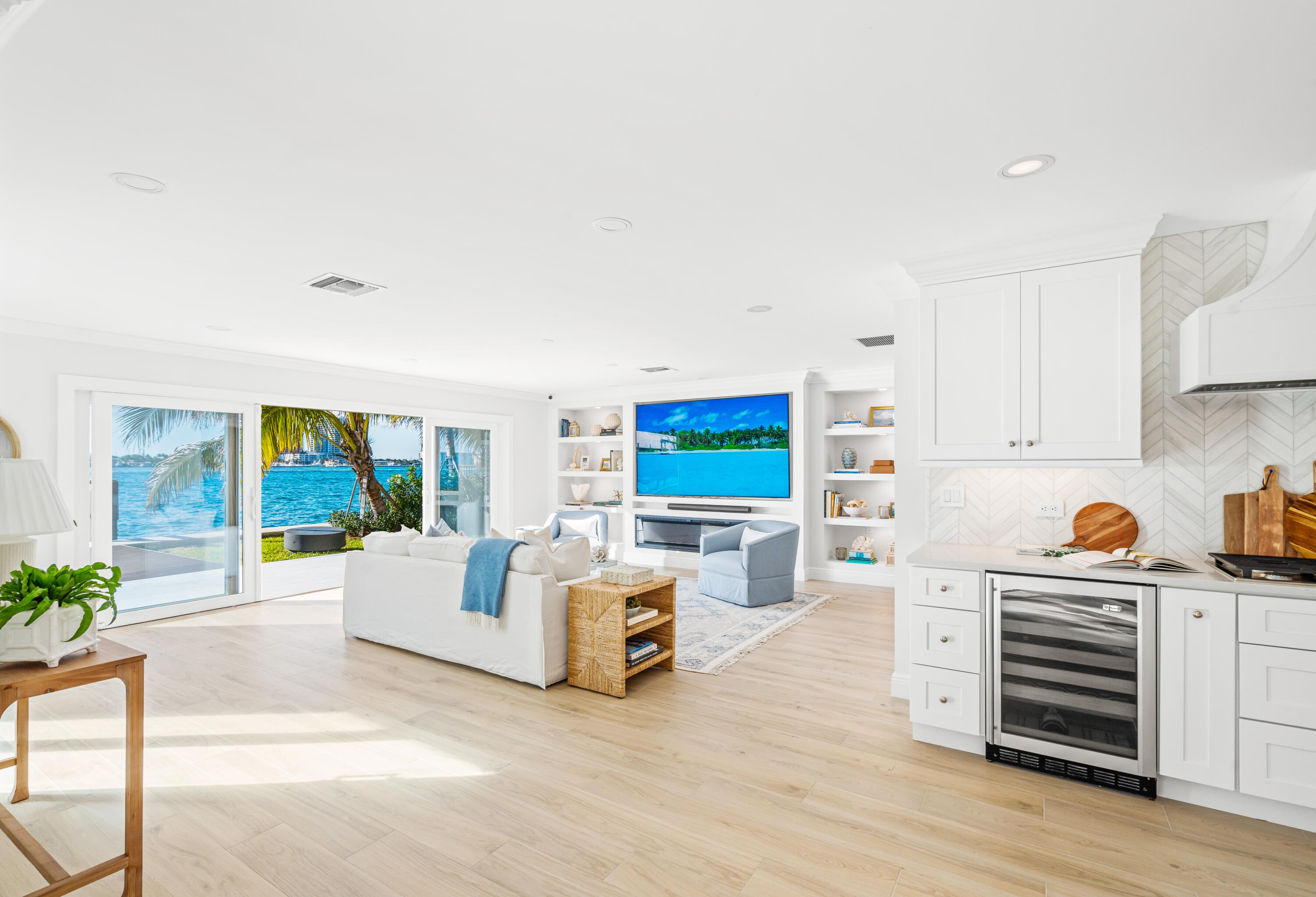 YACHT HARBOR MANOR - Residential