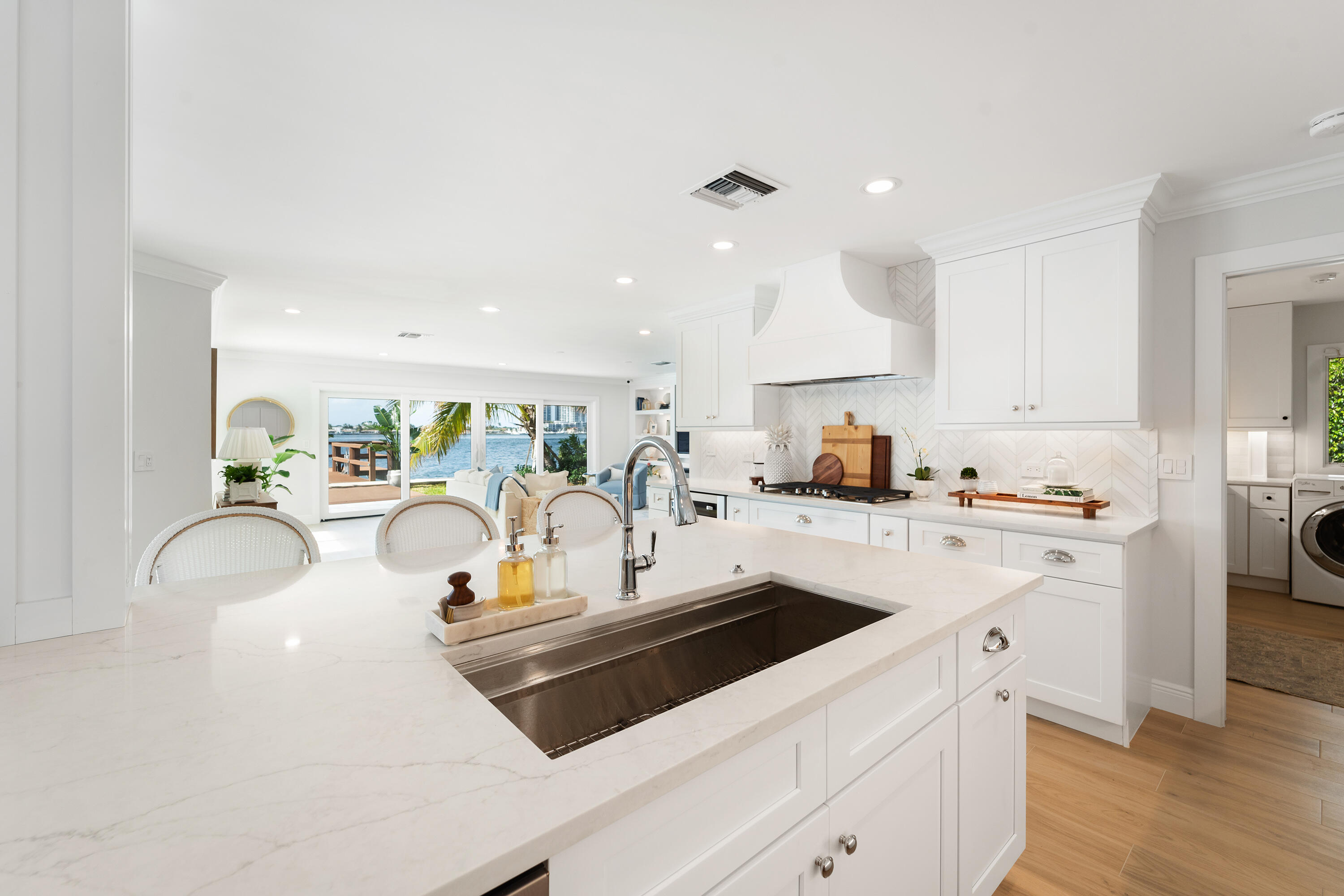 YACHT HARBOR MANOR - Residential