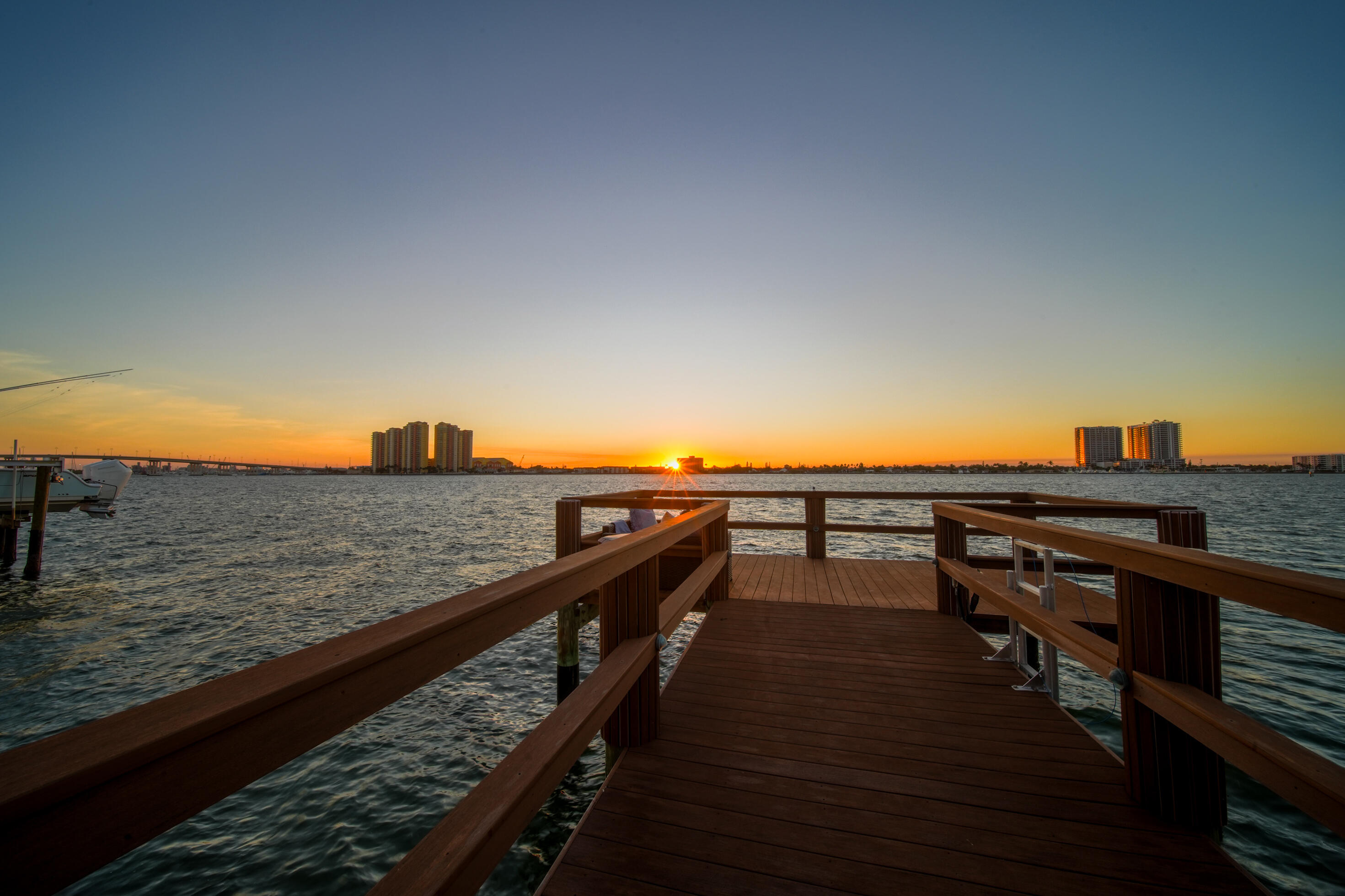 YACHT HARBOR MANOR - Residential