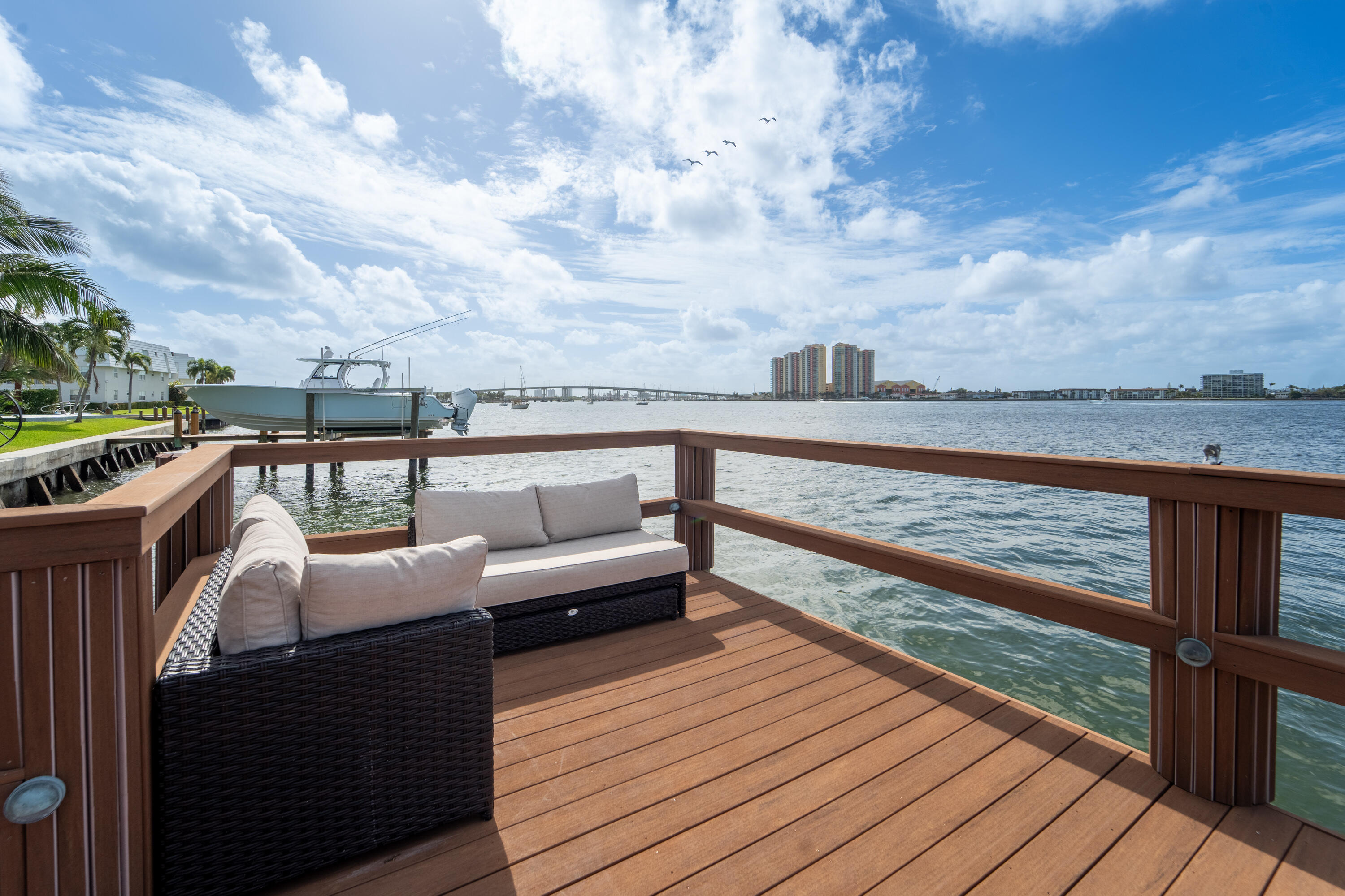 YACHT HARBOR MANOR - Residential