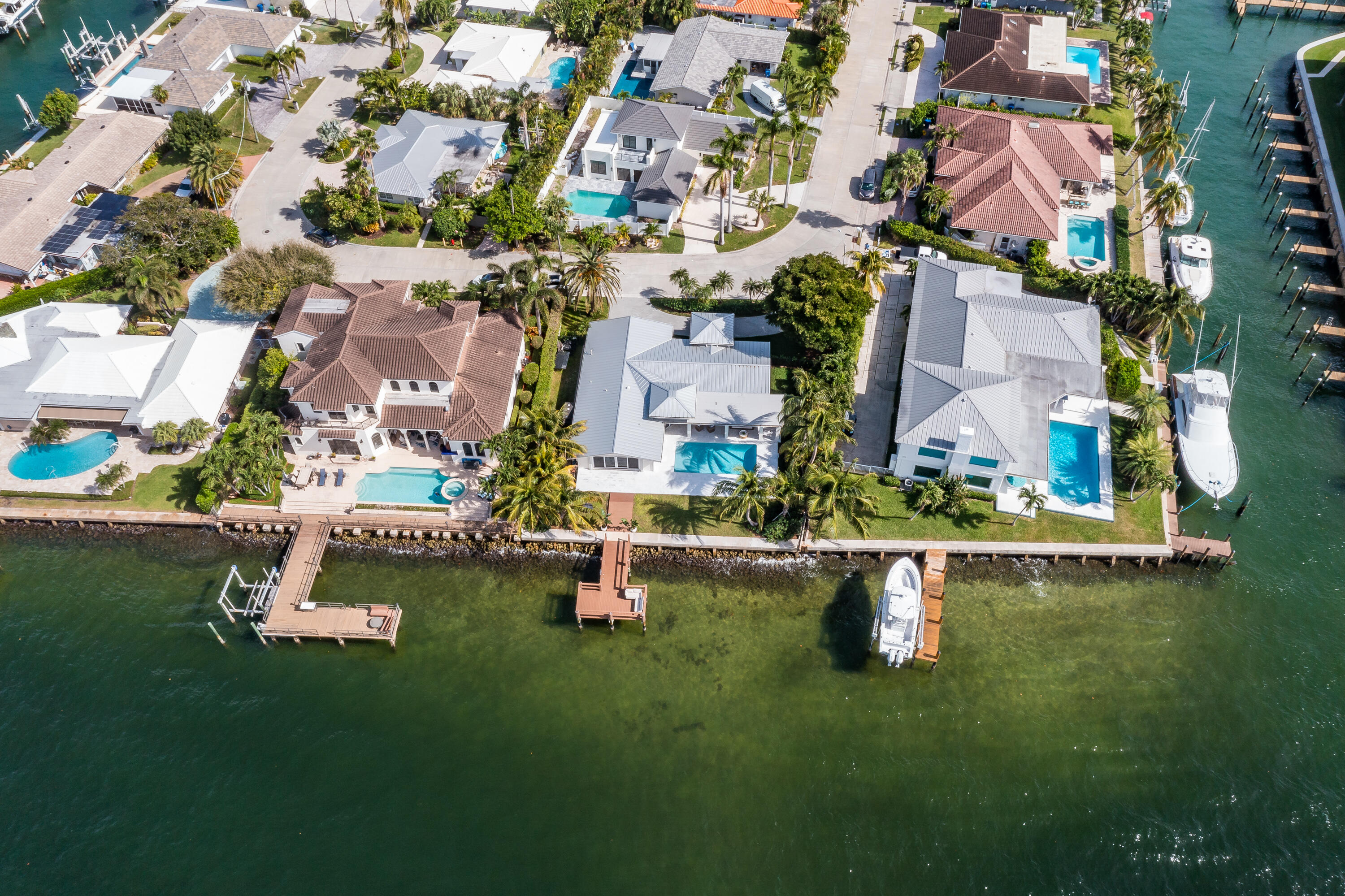 YACHT HARBOR MANOR - Residential