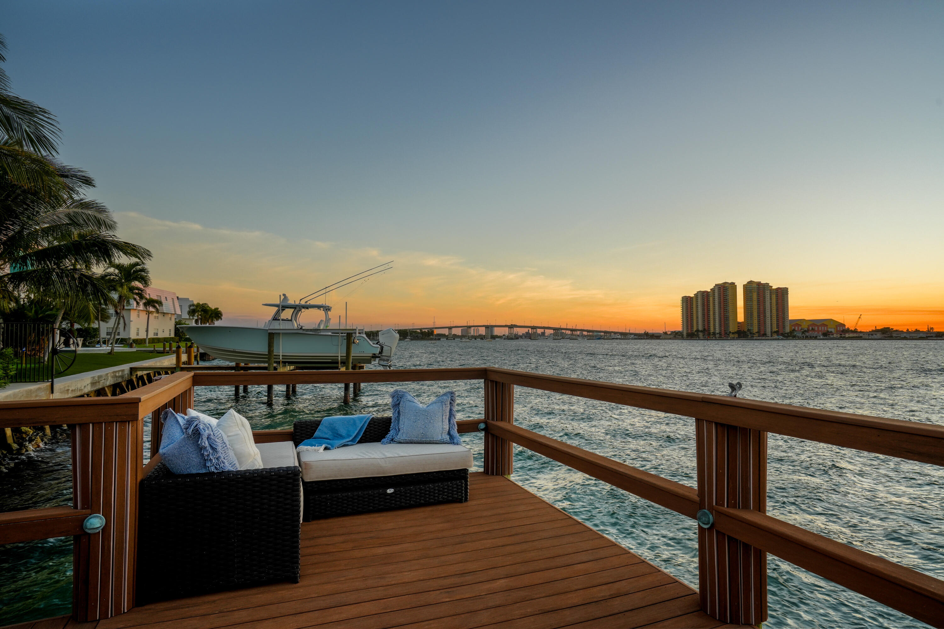 YACHT HARBOR MANOR - Residential