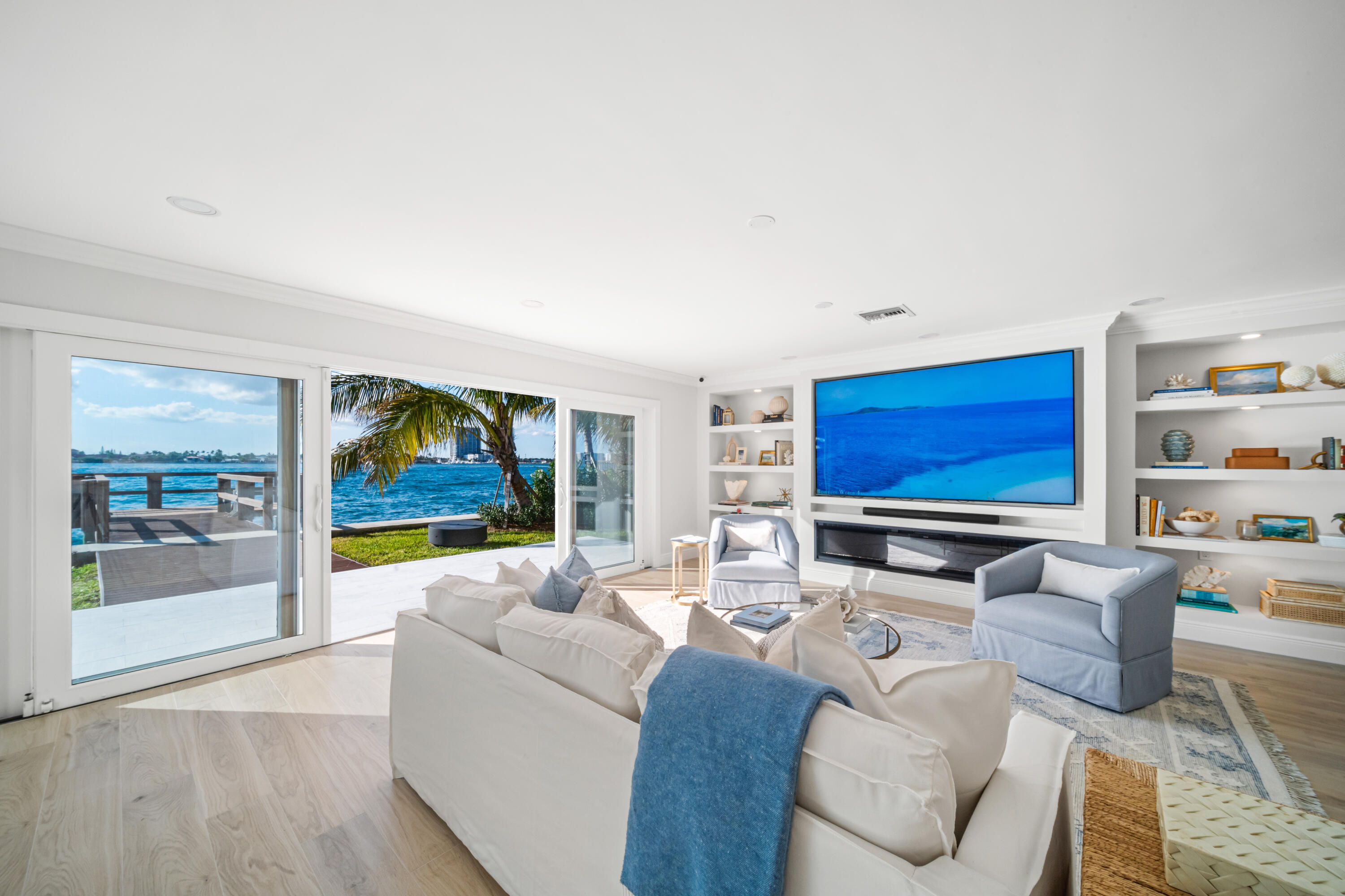 YACHT HARBOR MANOR - Residential