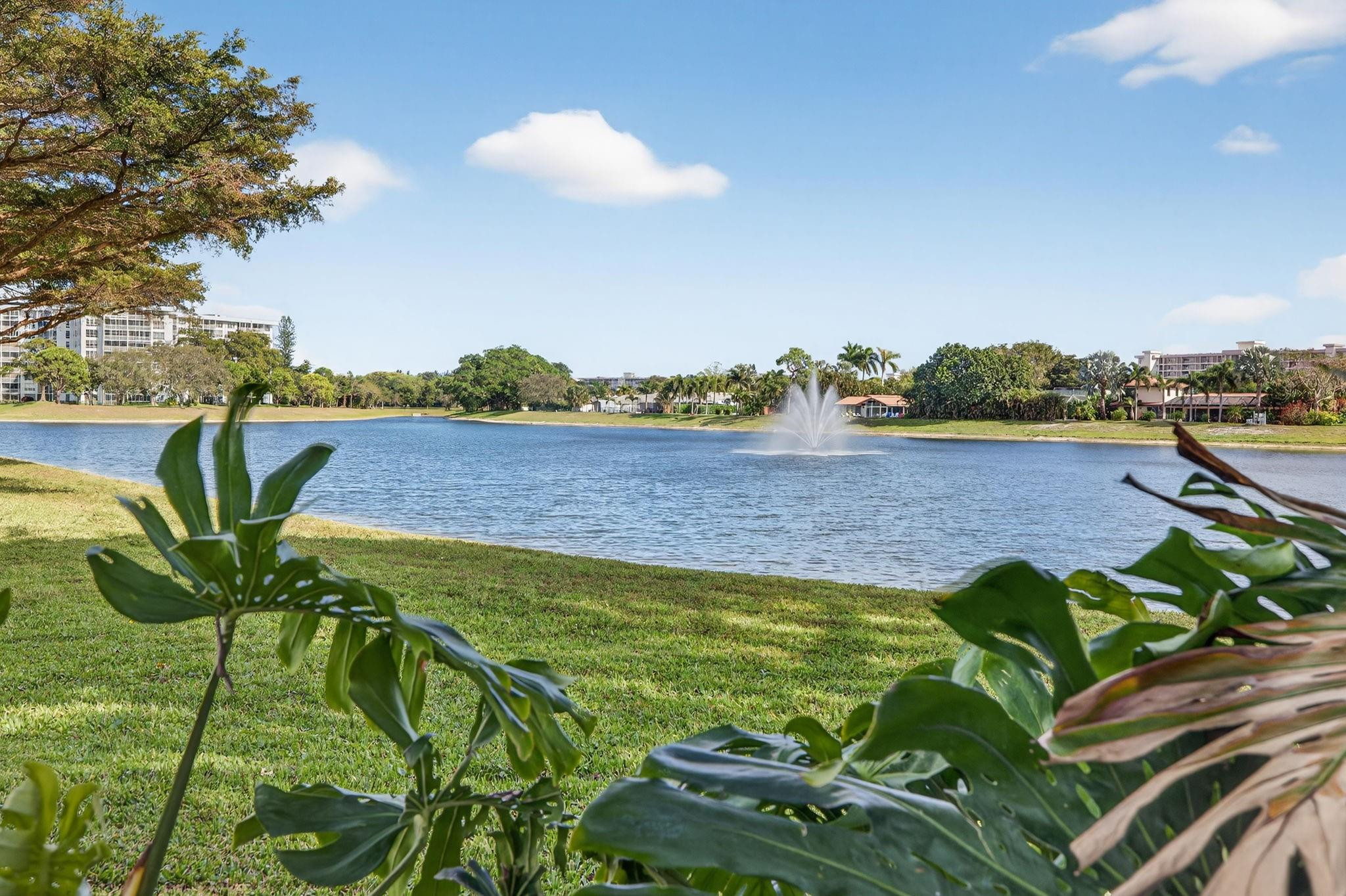 Country Club Fairways Con - Residential