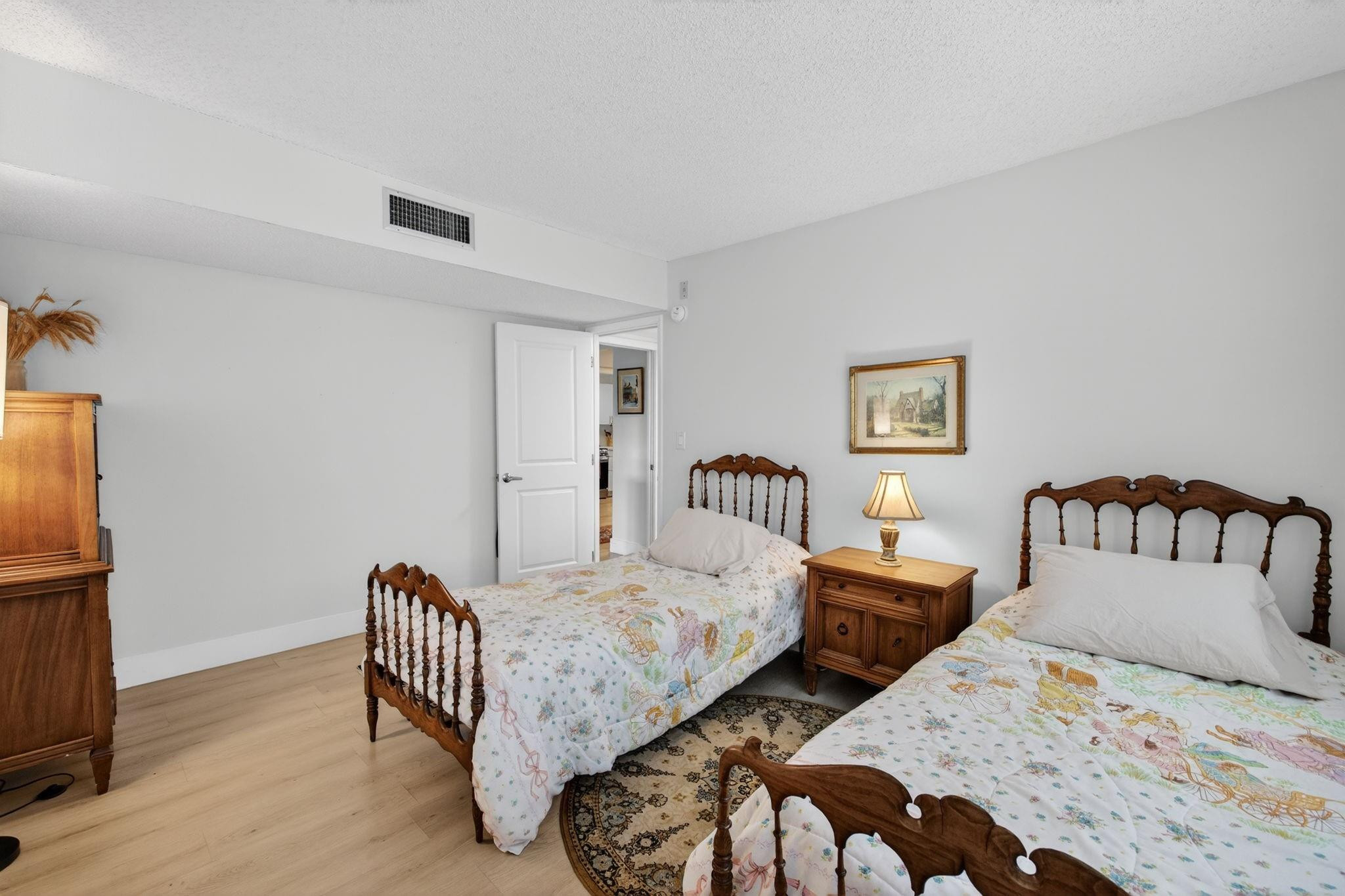 Country Club Fairways Con - Residential