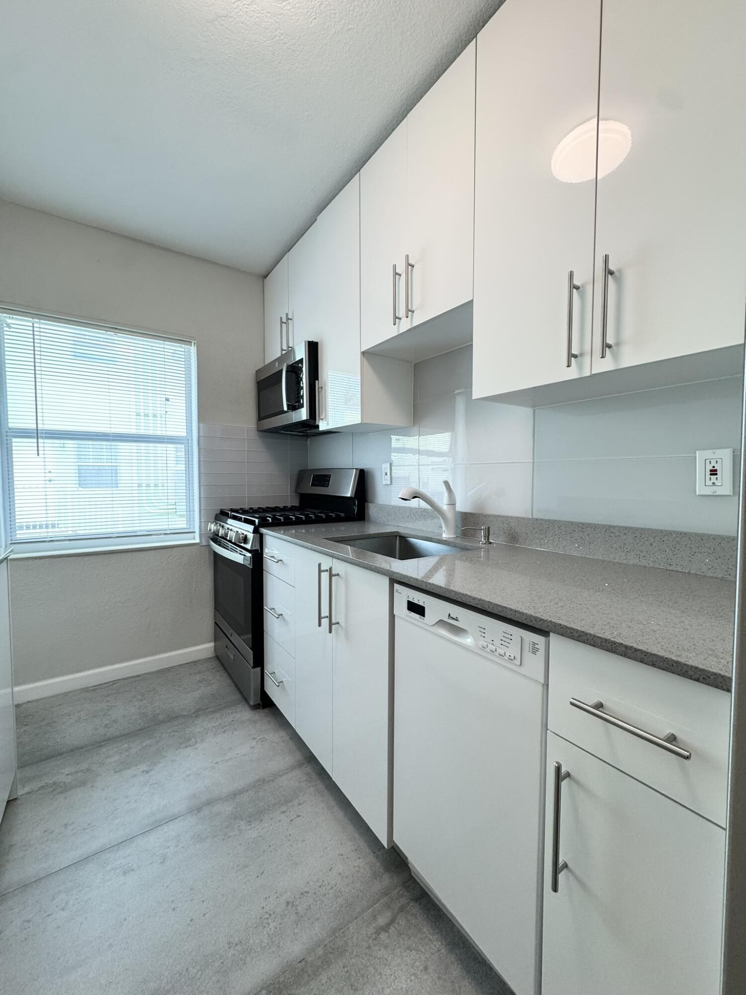 OCEAN BCH ADDN NO 3 - Residential Lease