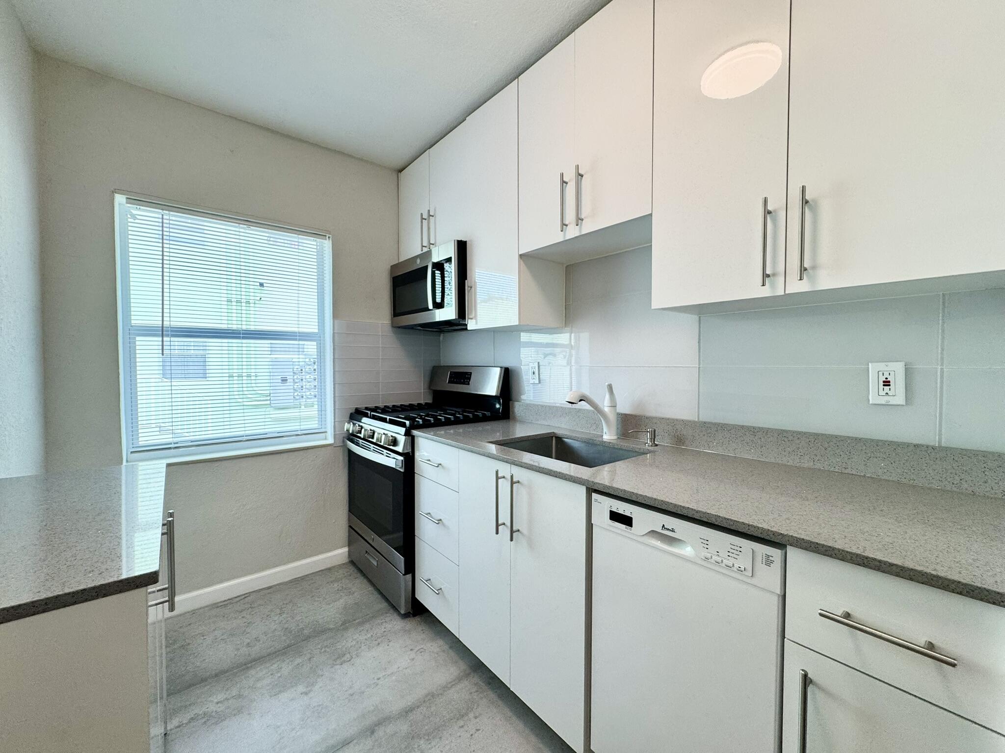 OCEAN BCH ADDN NO 3 - Residential Lease
