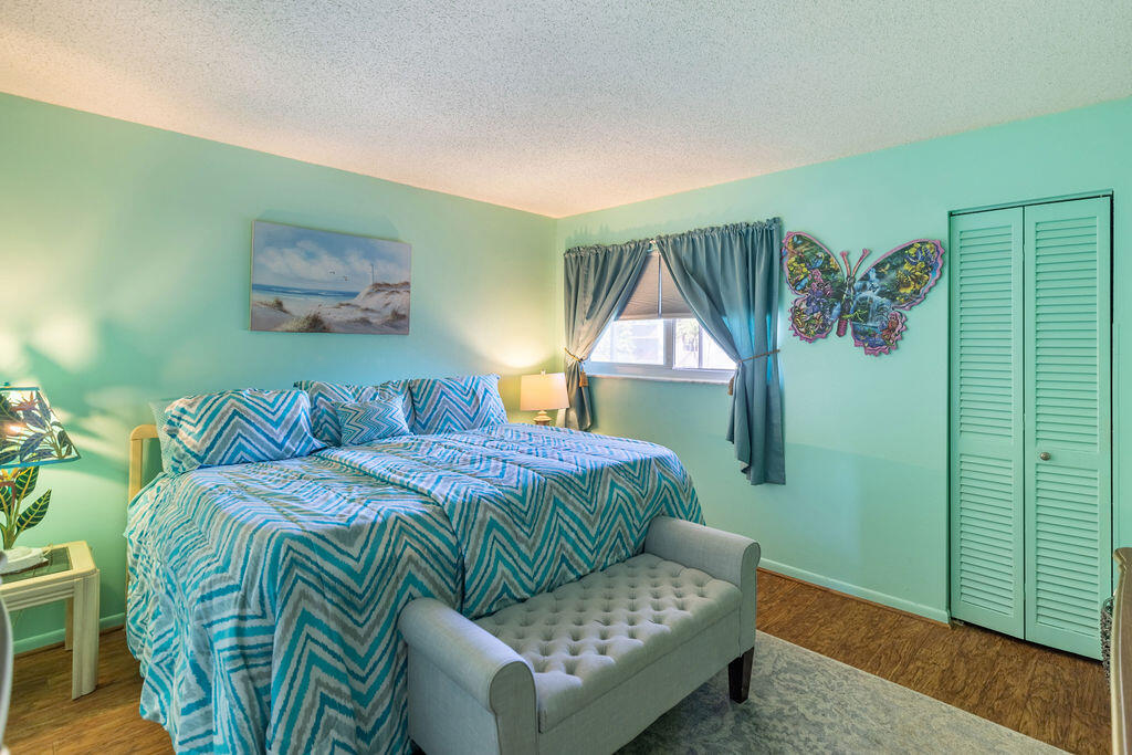 LAKESIDE VILLAGE CONDO 5 - Residential