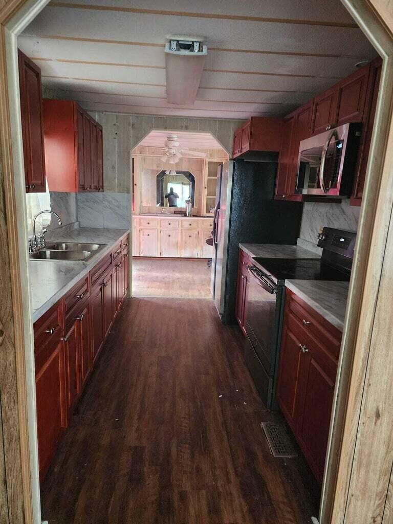 SPANISH LAKES GOLF VILLAGE - Residential