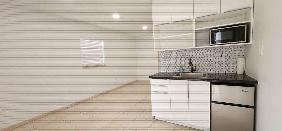 STUDIO- Renovated, private entrance, one parking spot. Requirements: First Month and Security deposit. Tenant screening, proof of income