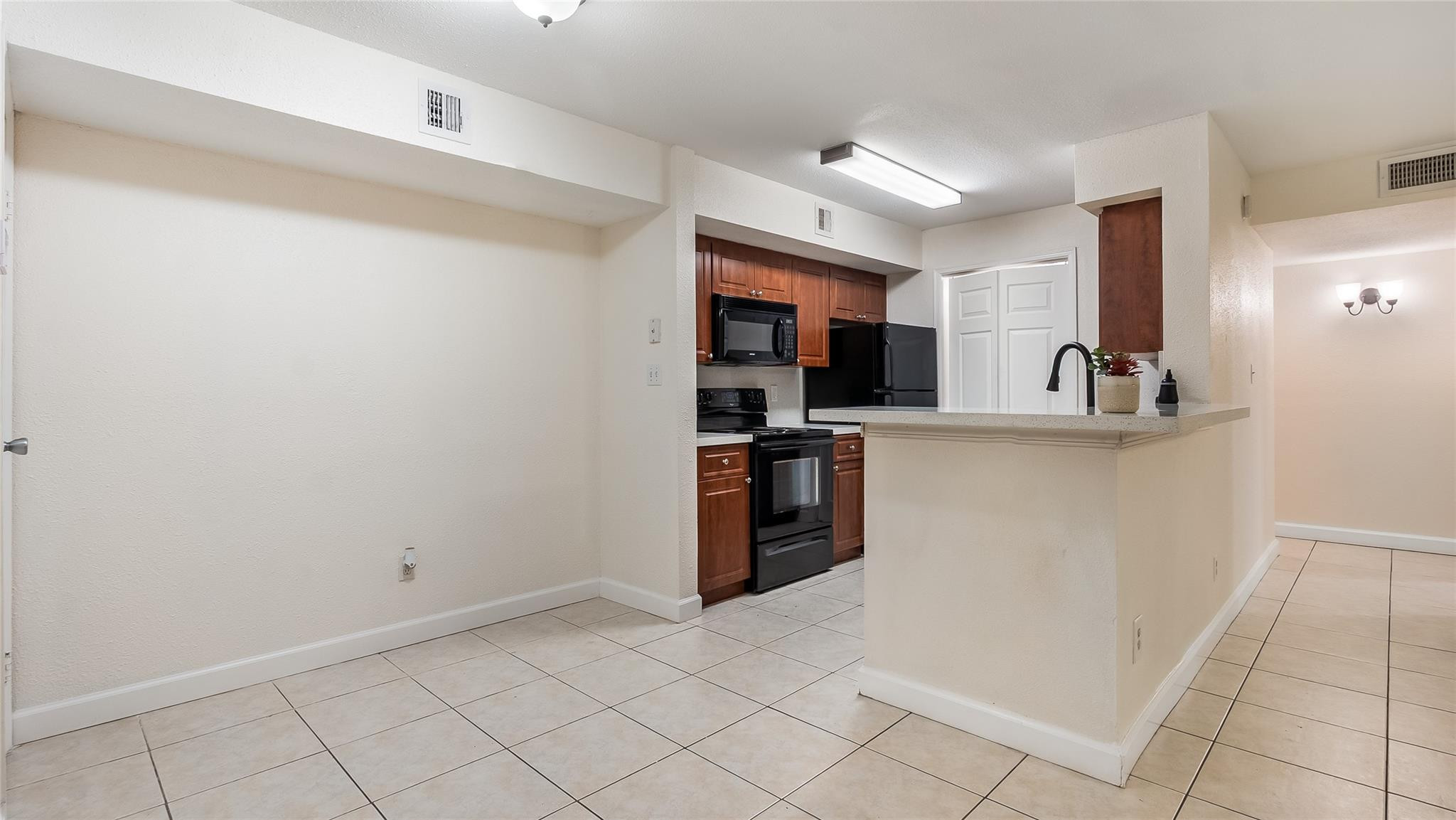 SAVANNAH AT RIVERSIDE - Residential