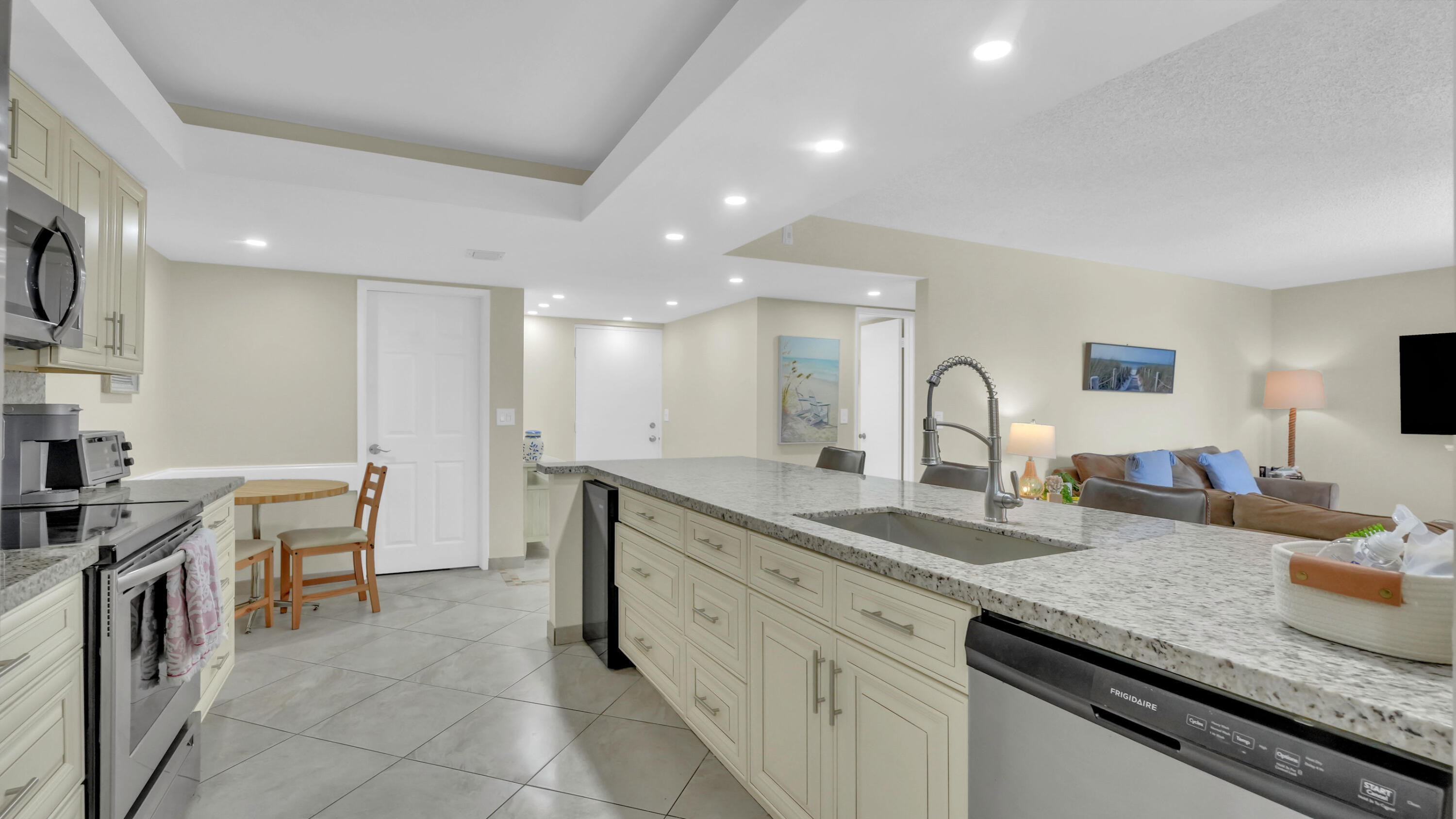LAVERS DELRAY RACQUET CLUB CONDO - Residential Lease