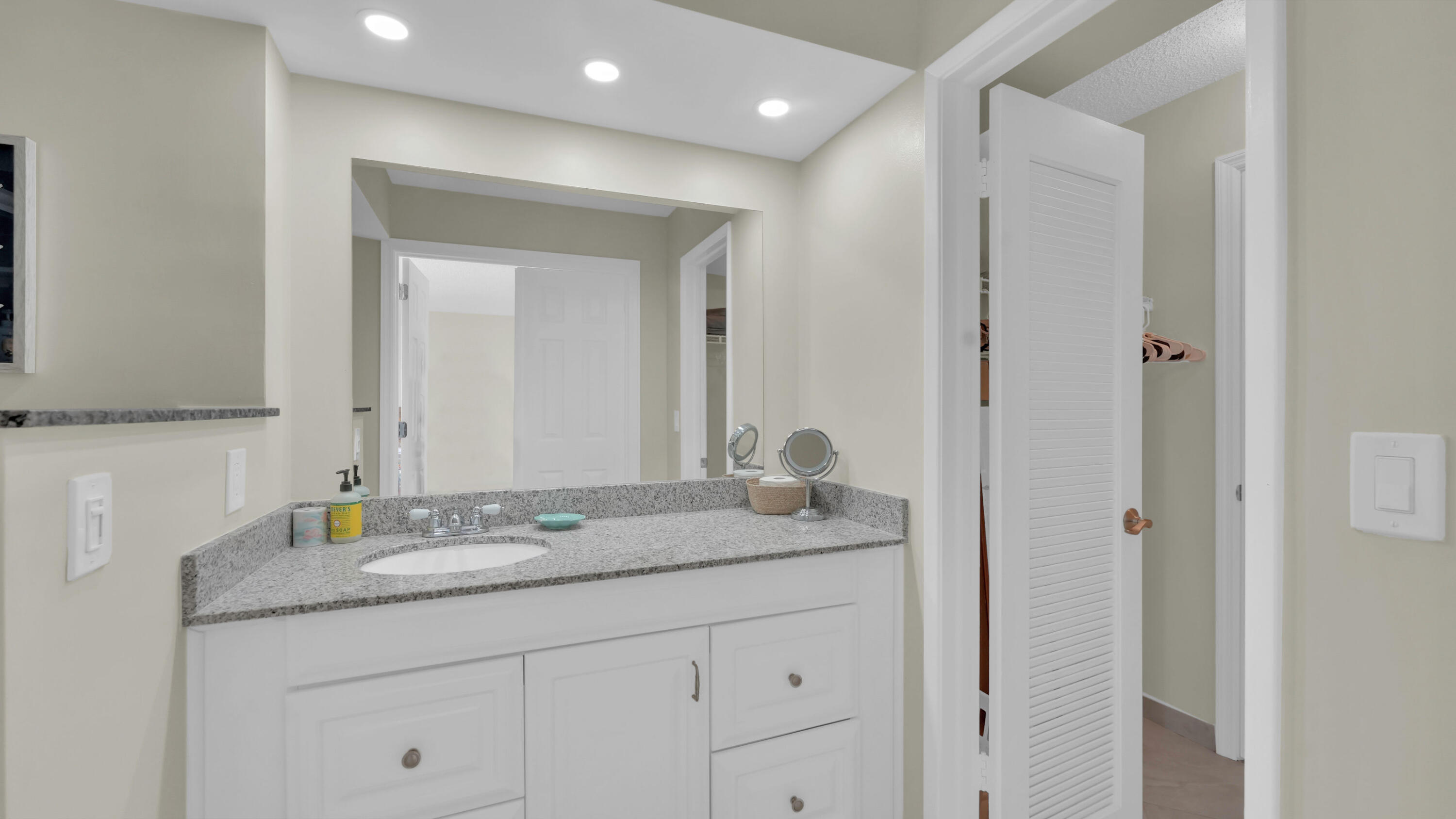 LAVERS DELRAY RACQUET CLUB CONDO - Residential Lease