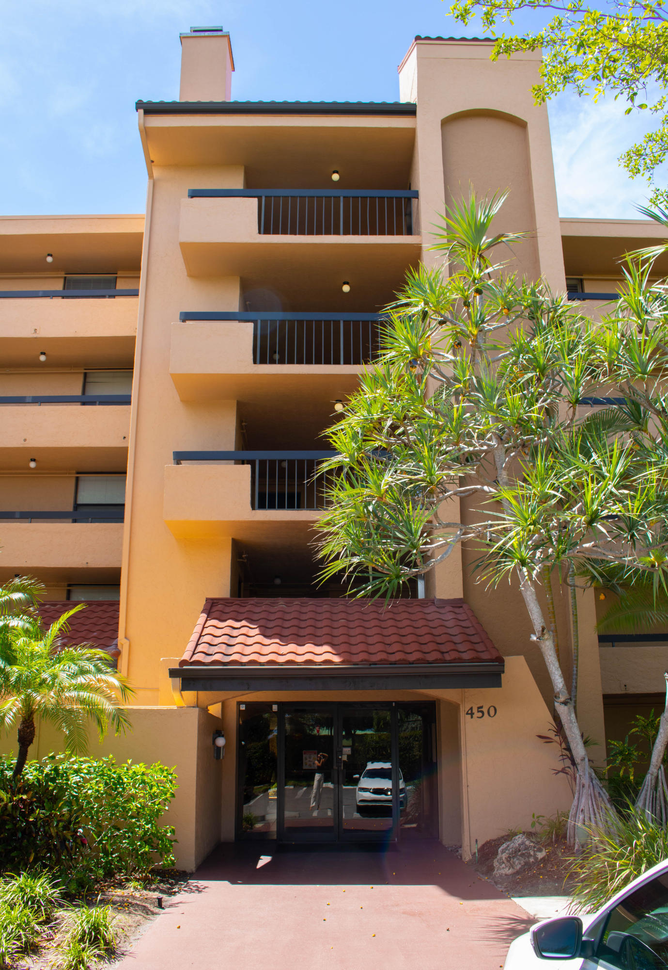 LAVERS DELRAY RACQUET CLUB CONDO - Residential Lease