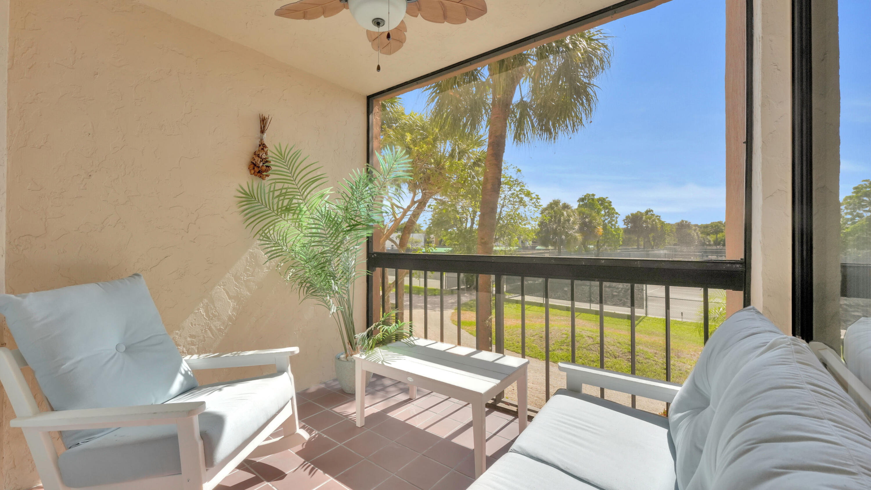 LAVERS DELRAY RACQUET CLUB CONDO - Residential Lease