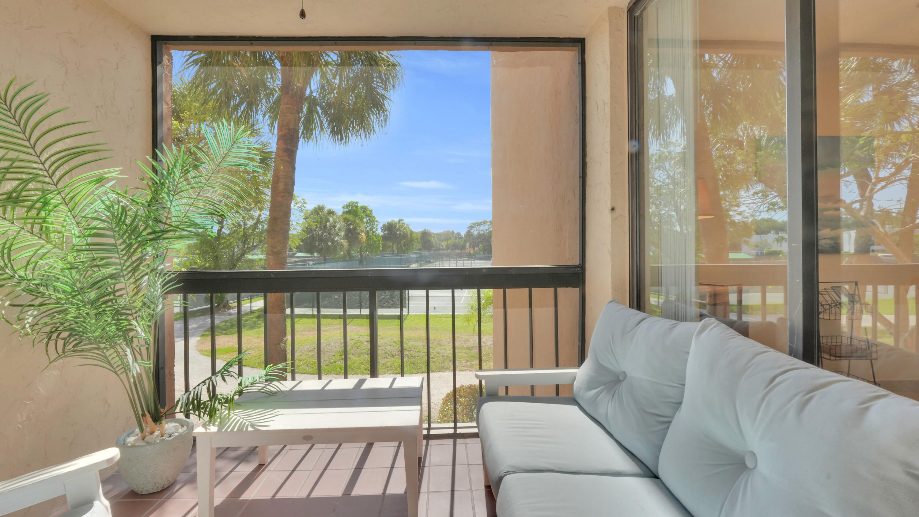 LAVERS DELRAY RACQUET CLUB CONDO - Residential Lease